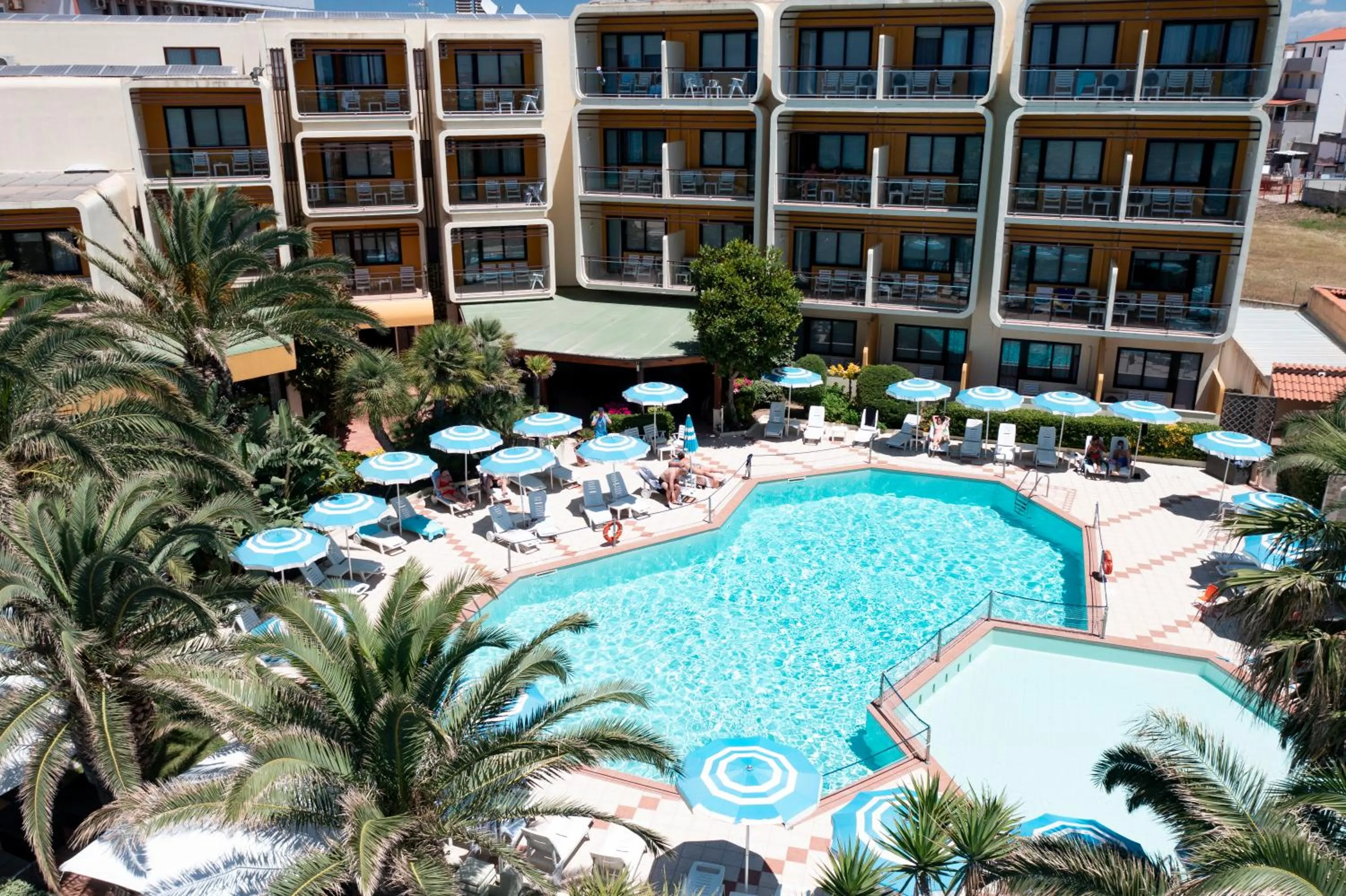 Property building in Hotel Florida