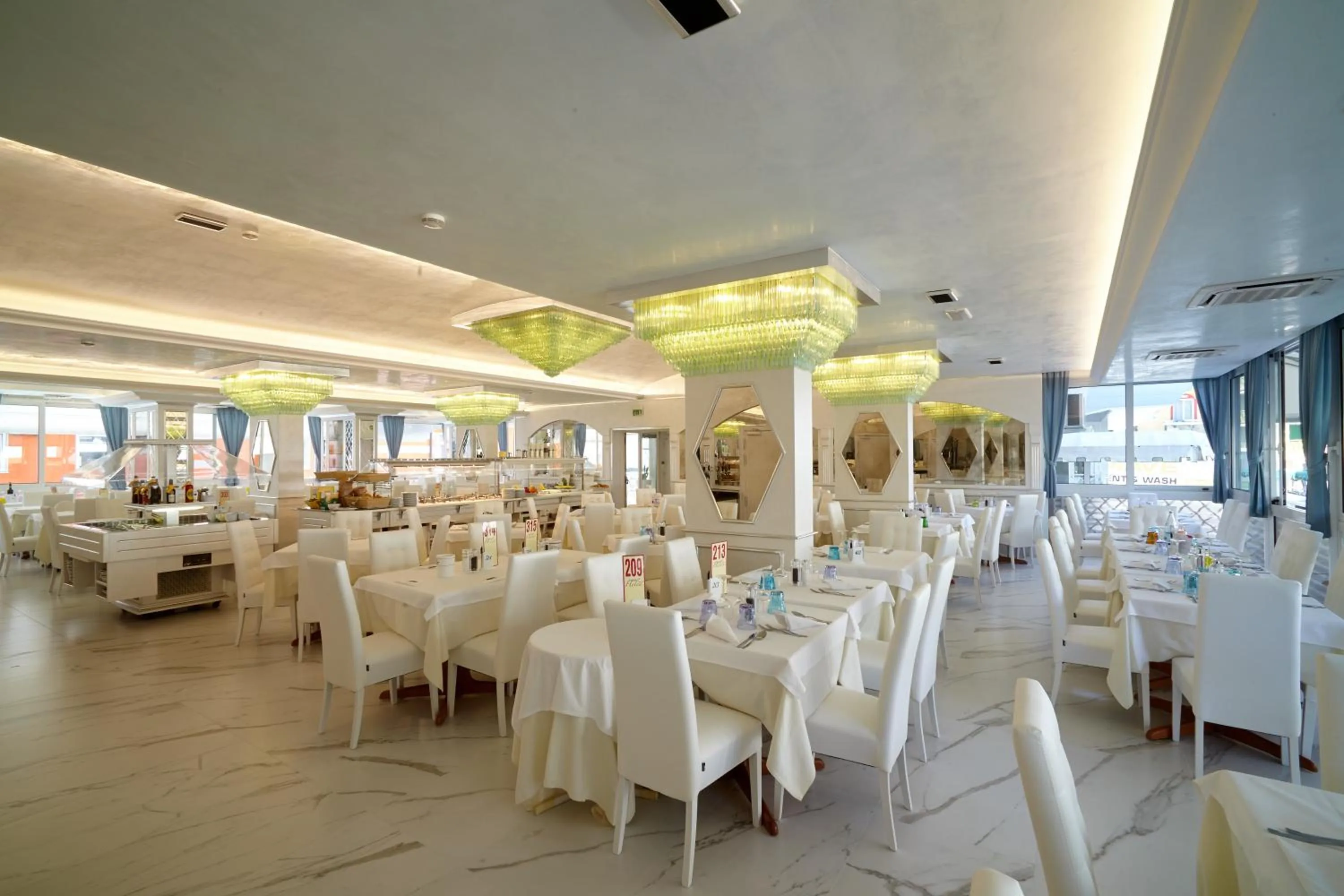 Restaurant/places to eat in Hotel Helen