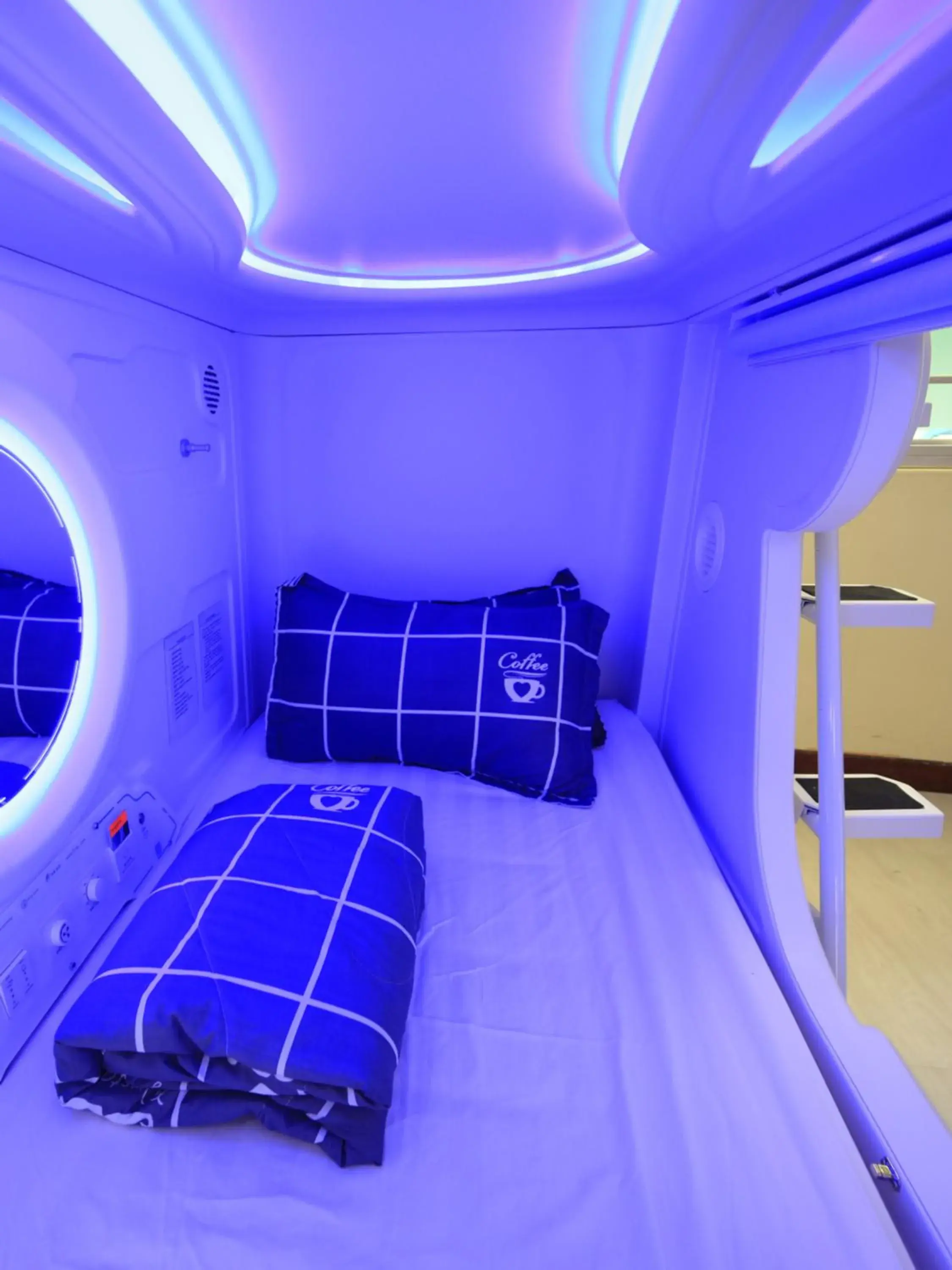 bunk bed, Bed in Spacepod@hive bunk bed, Bed in Spacepod@hive