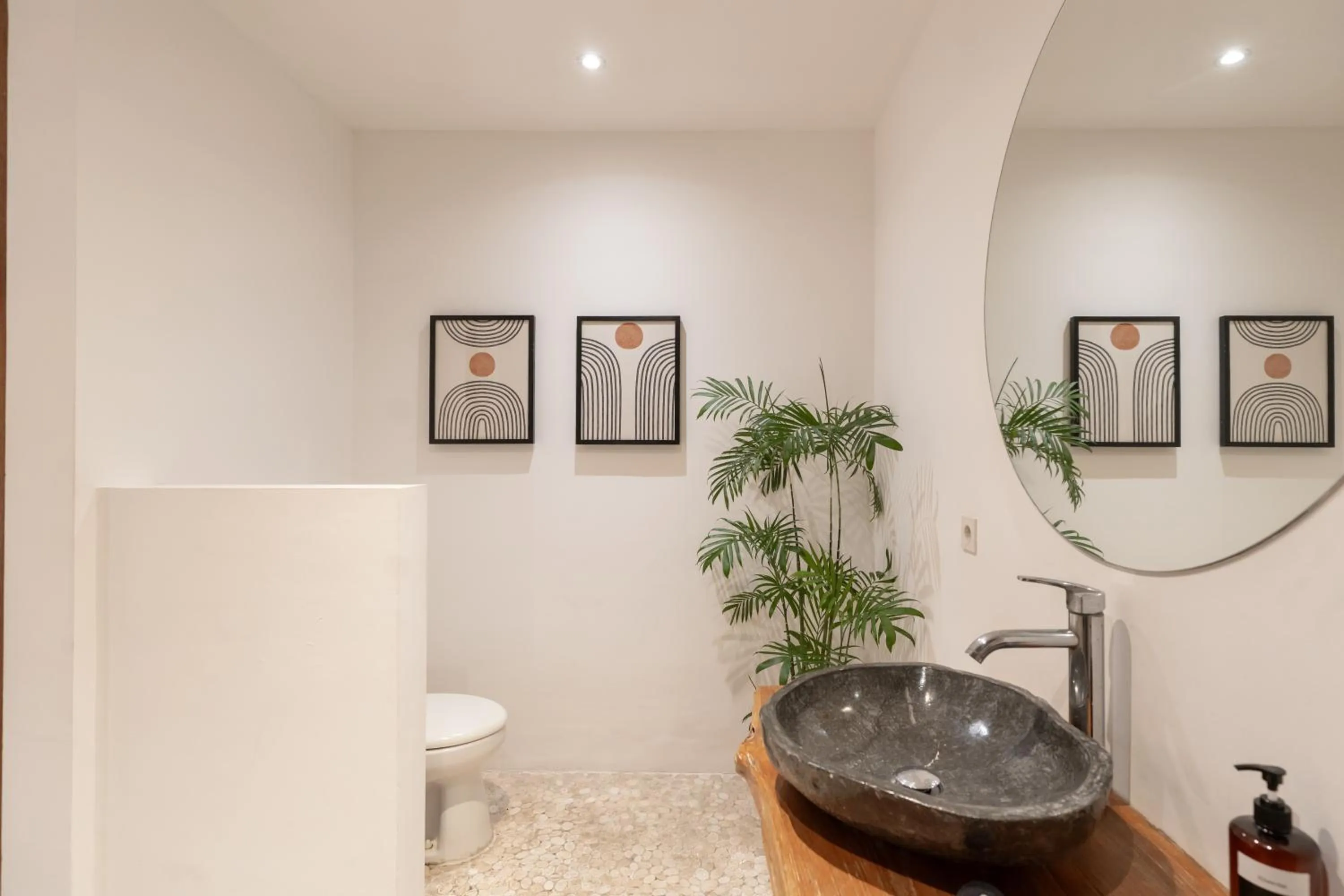 Bathroom in House of Bagera by Alfred in Bali