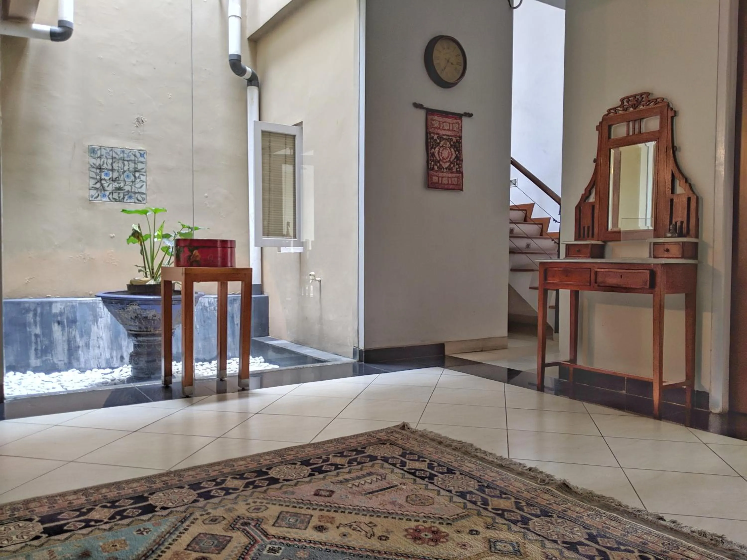 Communal lounge/ TV room in My Home by FLAT06