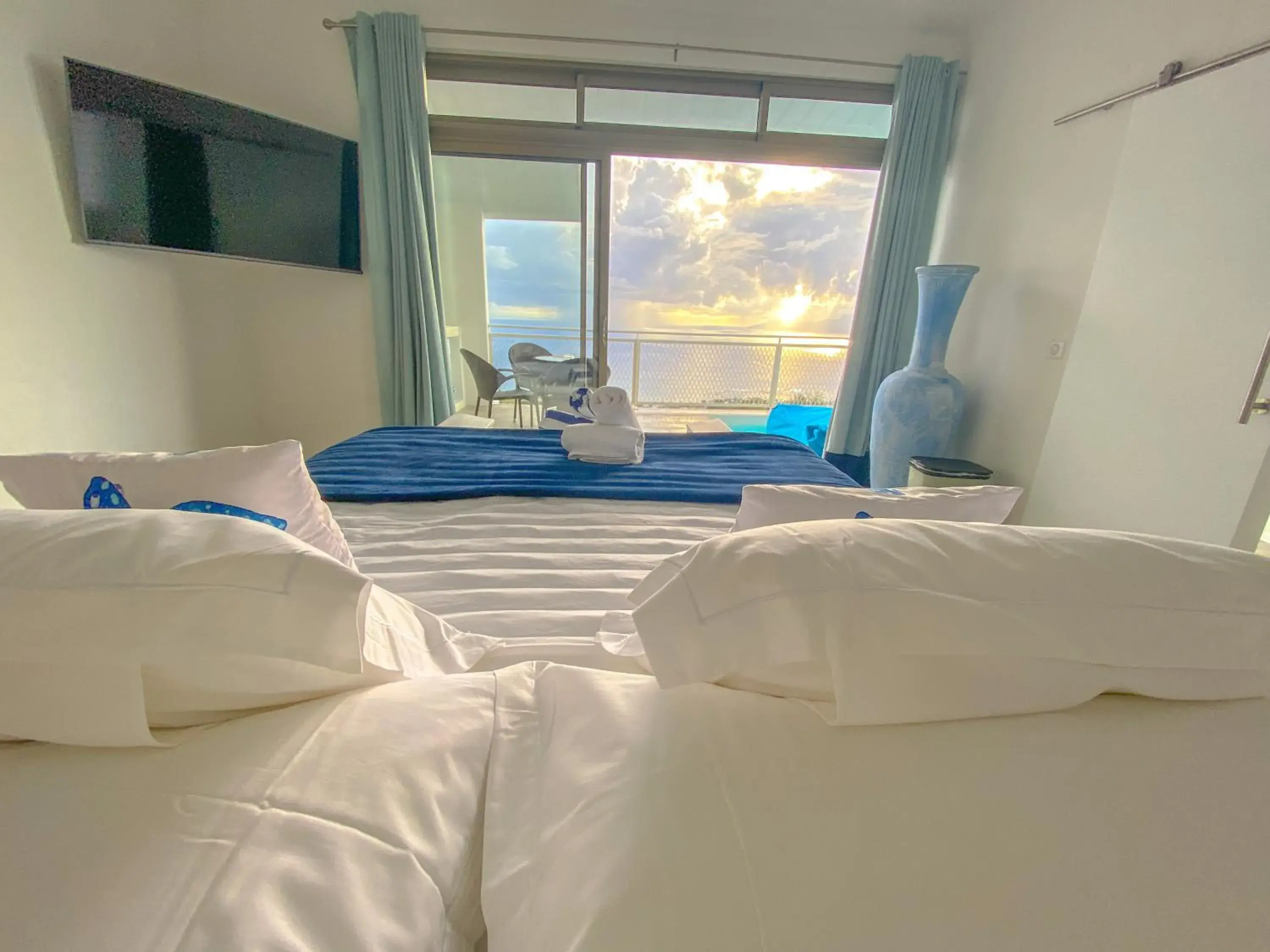 Deluxe Suite with Sea View in Ninamu Pearl Guest House Deluxe Suite with Sea View in Ninamu Pearl Guest House