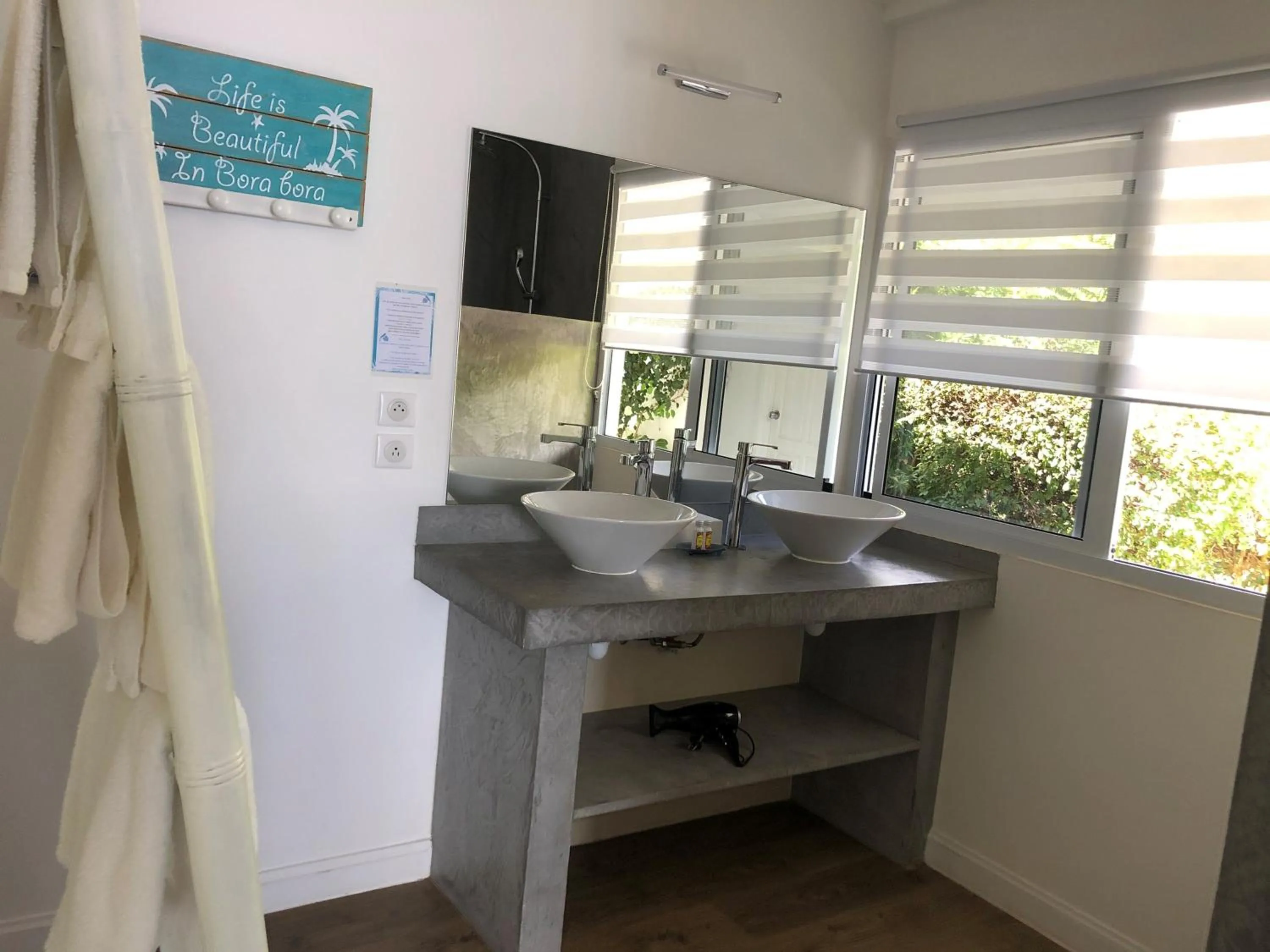 Bathroom in Ninamu Pearl Guest House