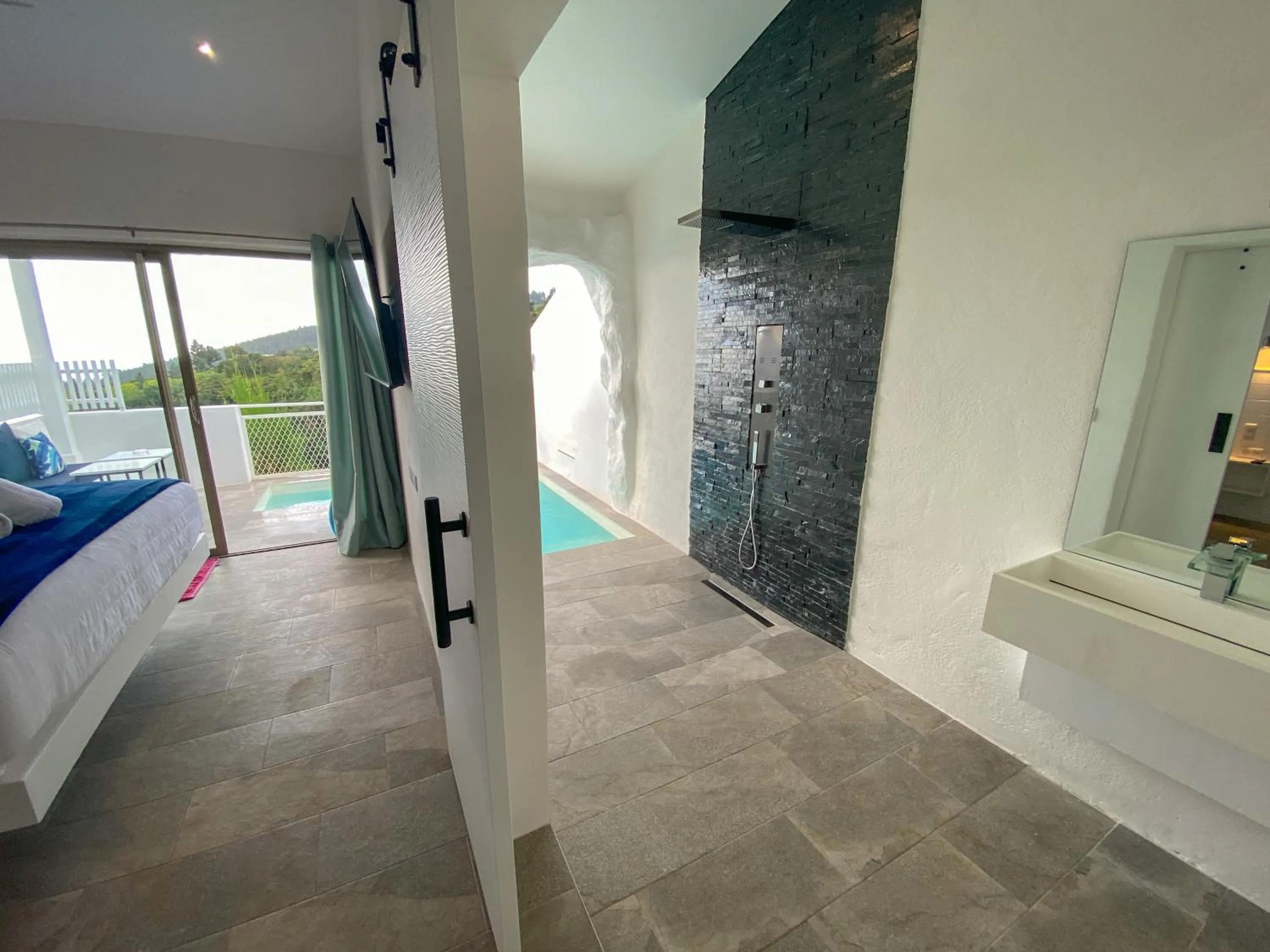 Shower, Bed in Ninamu Pearl Guest House