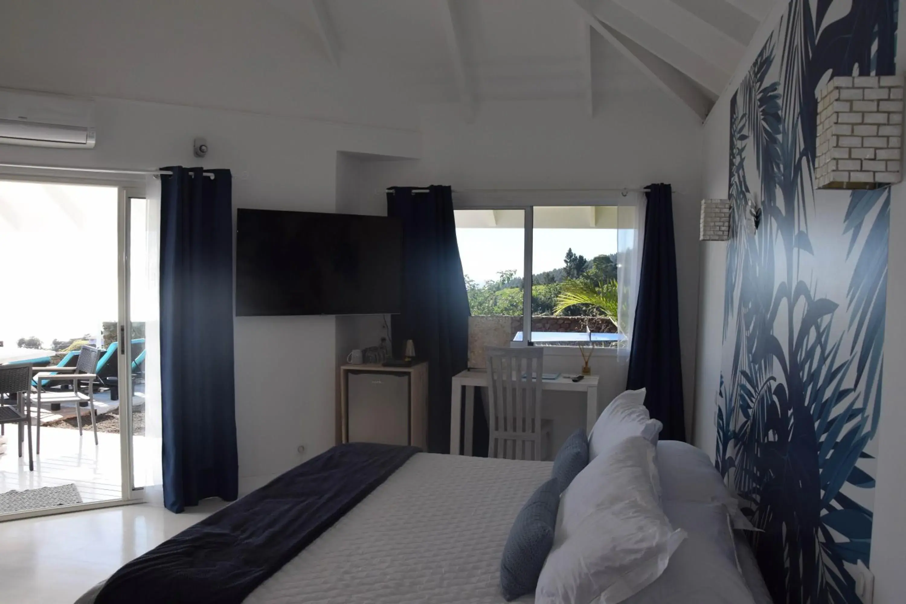 Quadruple Room with Sea View in Ninamu Pearl Guest House Quadruple Room with Sea View in Ninamu Pearl Guest House