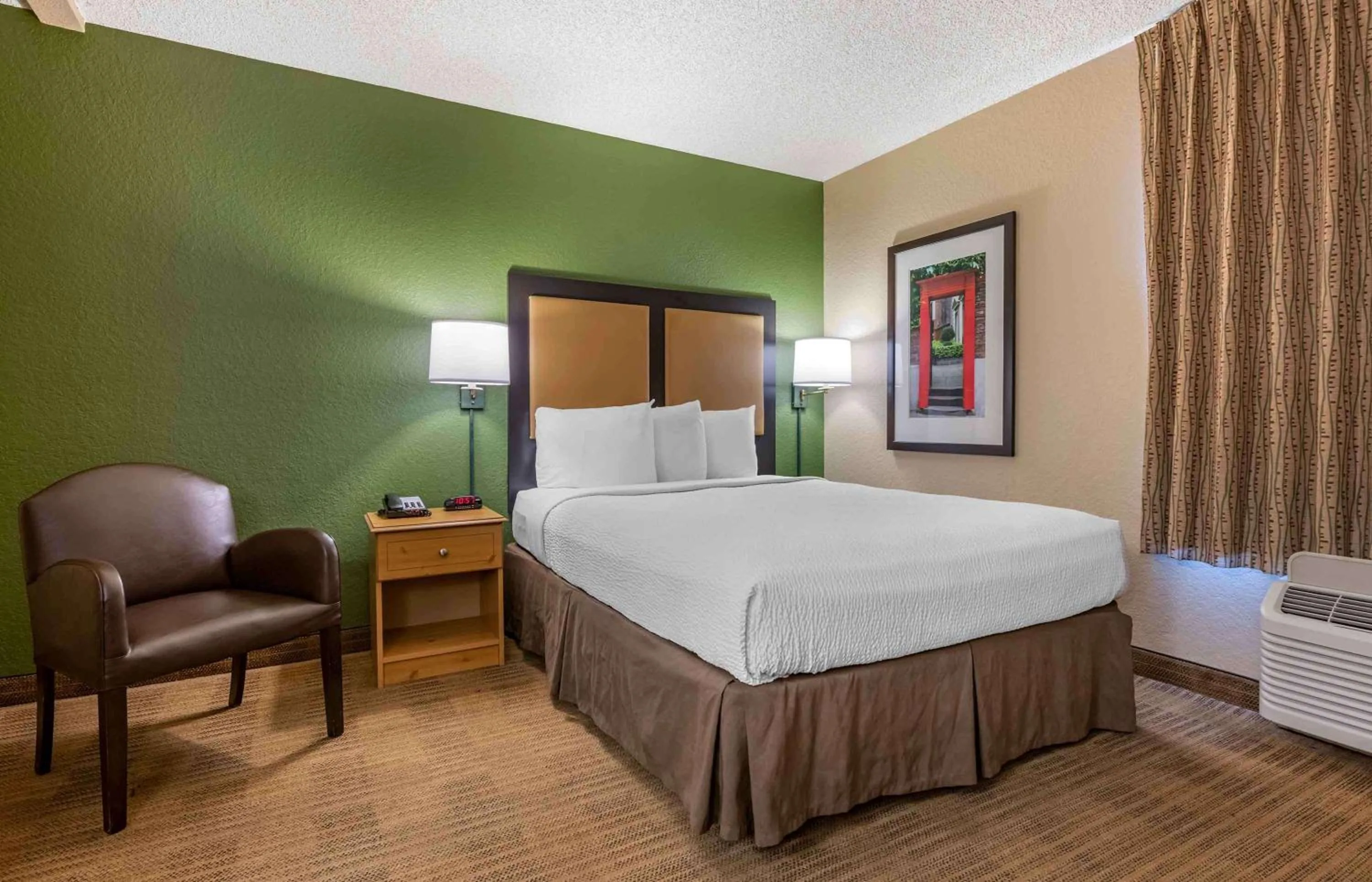 Bedroom, Bed in Extended Stay America Suites - Orlando - Altamonte Springs
