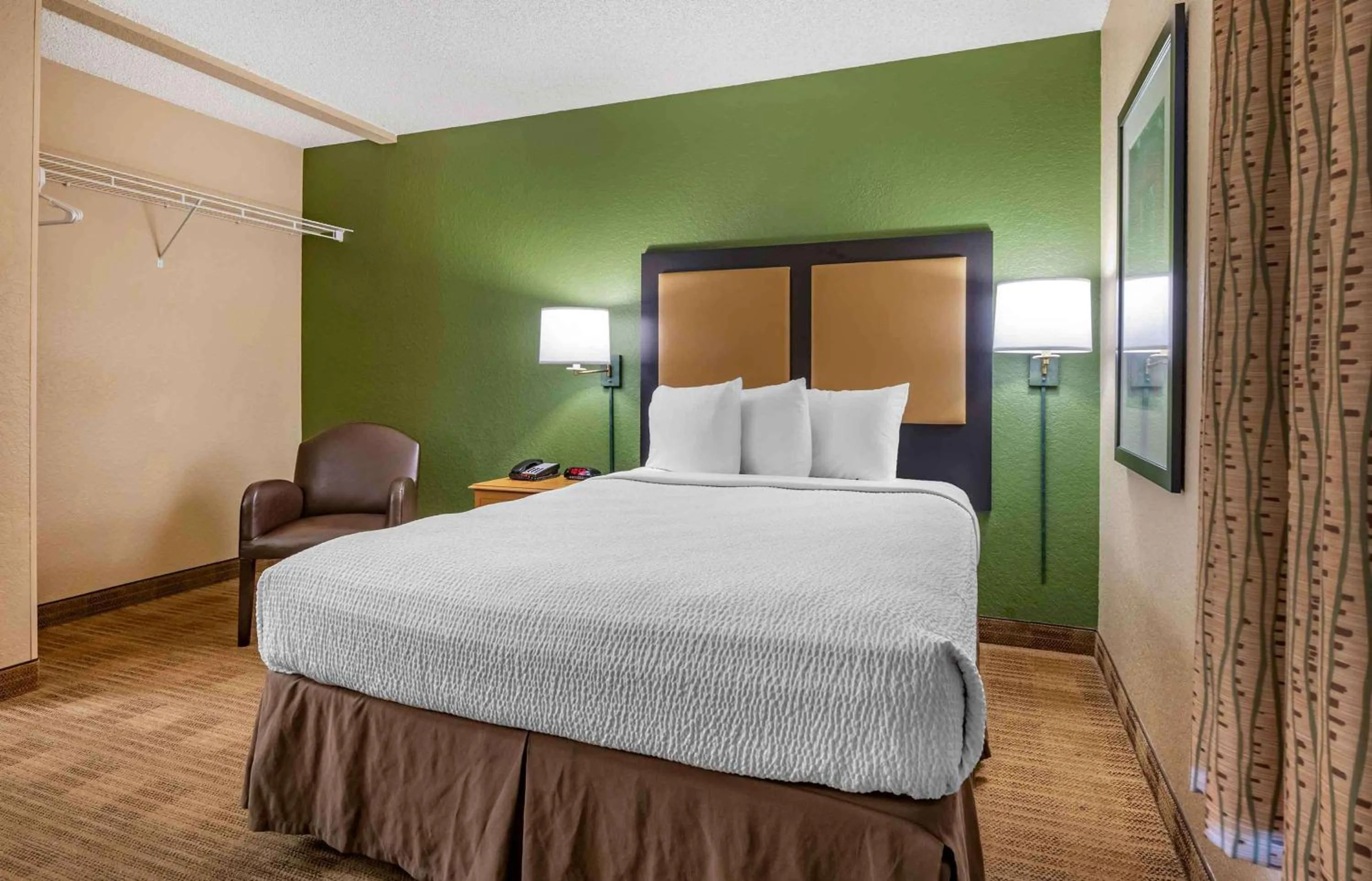 Bedroom, Bed in Extended Stay America Suites - Orlando - Altamonte Springs