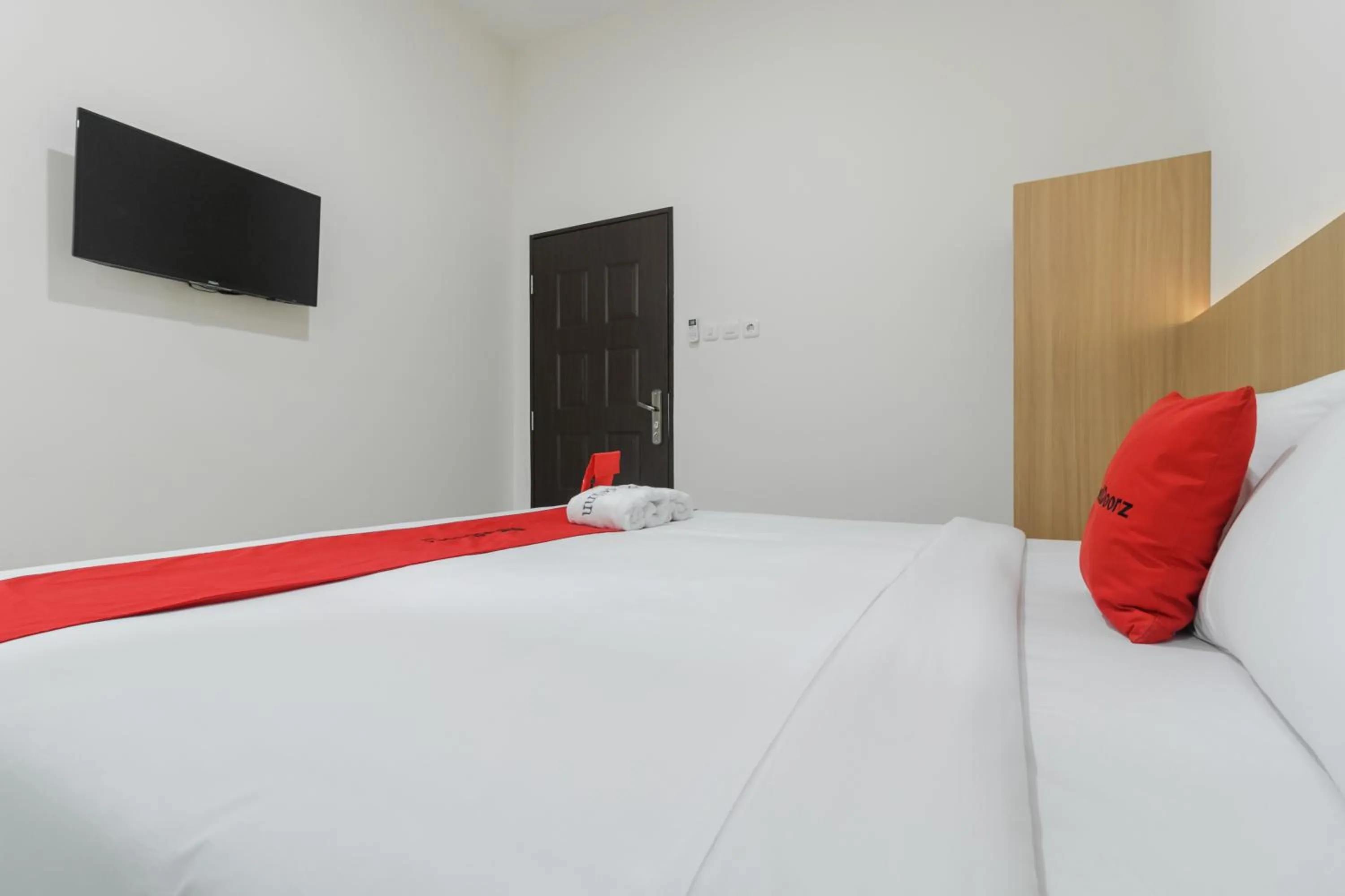 Bed in RedDoorz near Mall SKA Pekanbaru
