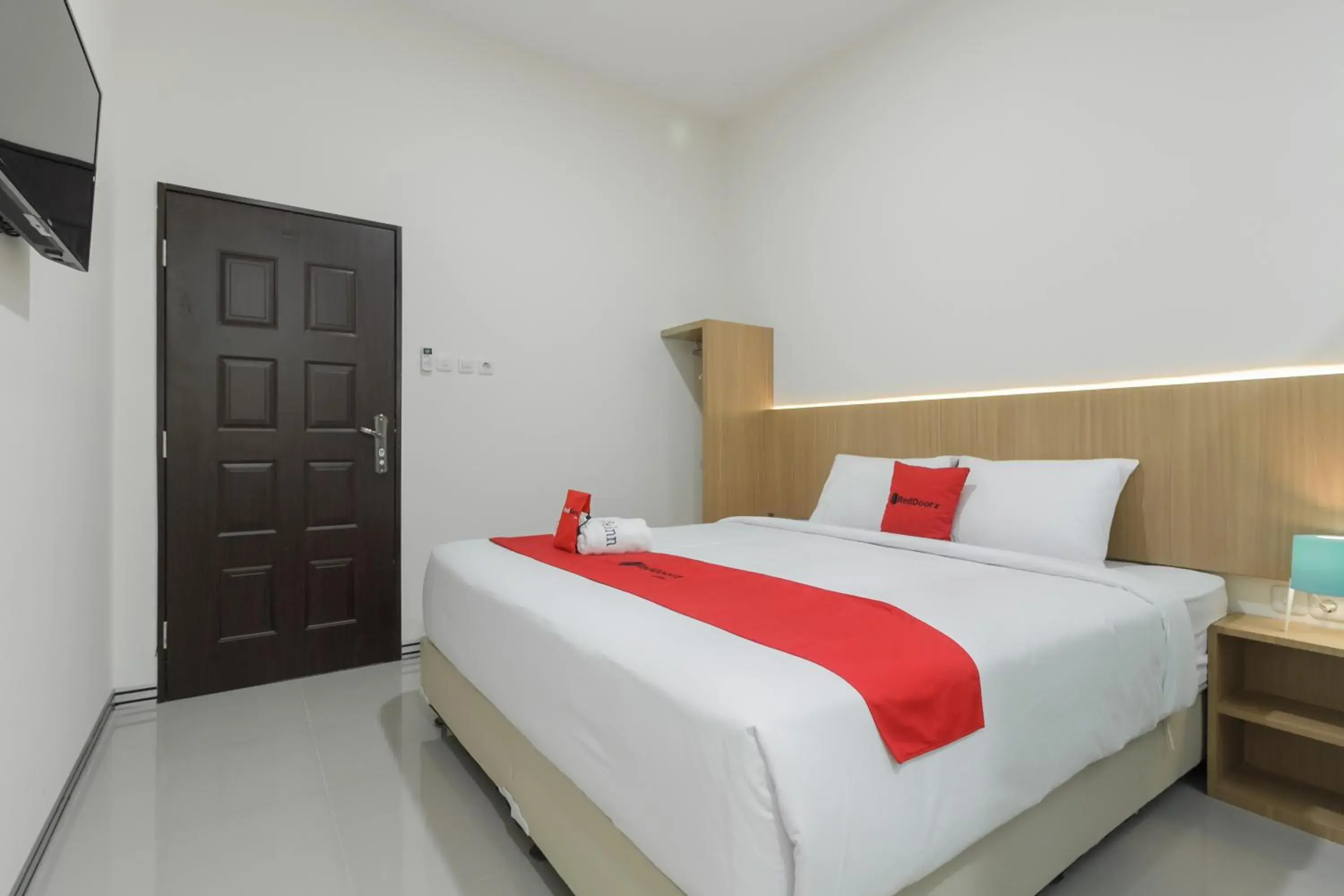 Bed in RedDoorz near Mall SKA Pekanbaru Bed in RedDoorz near Mall SKA Pekanbaru