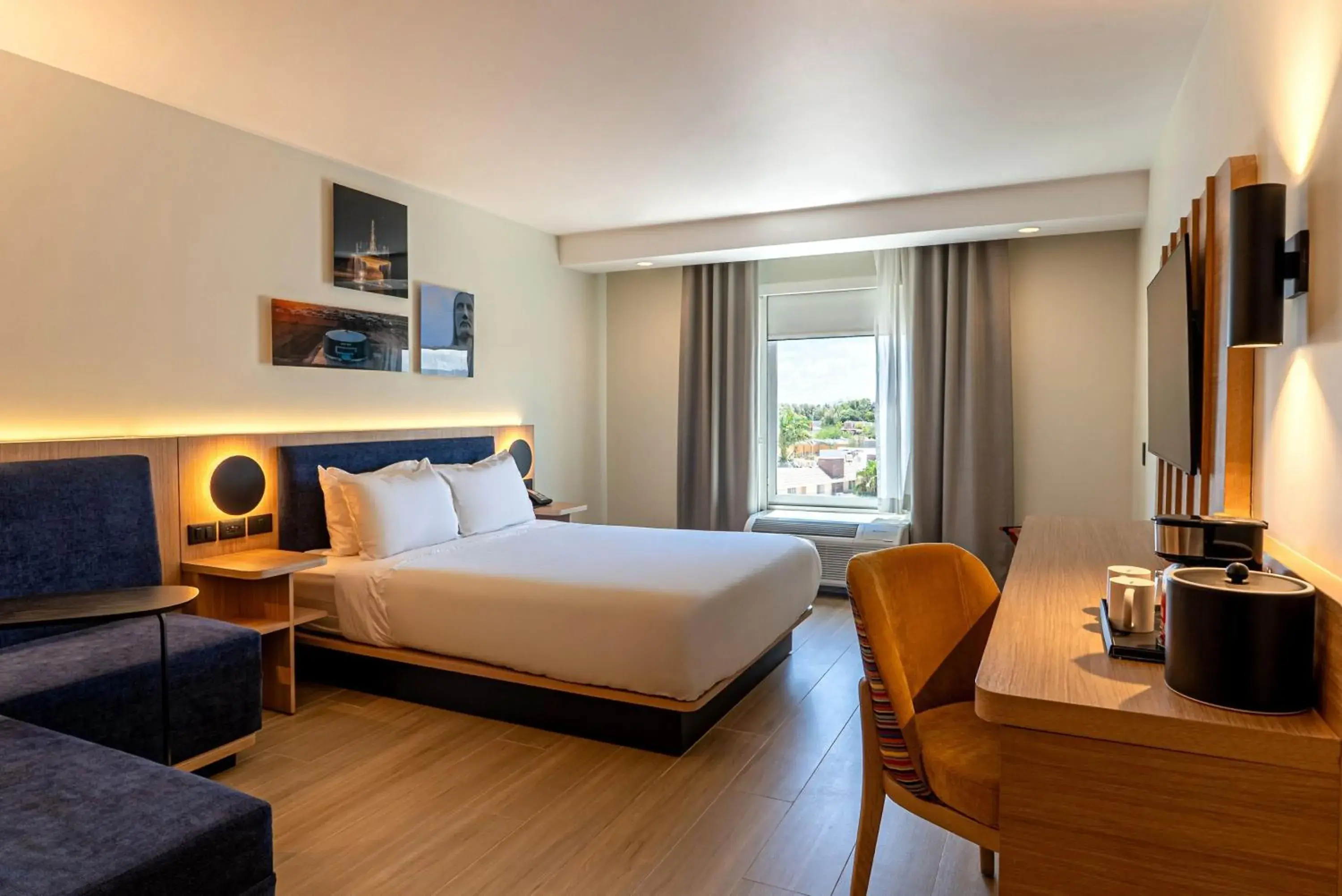 Bed in Hampton Inn Torreon Airport-Galerias Bed in Hampton Inn Torreon Airport-Galerias