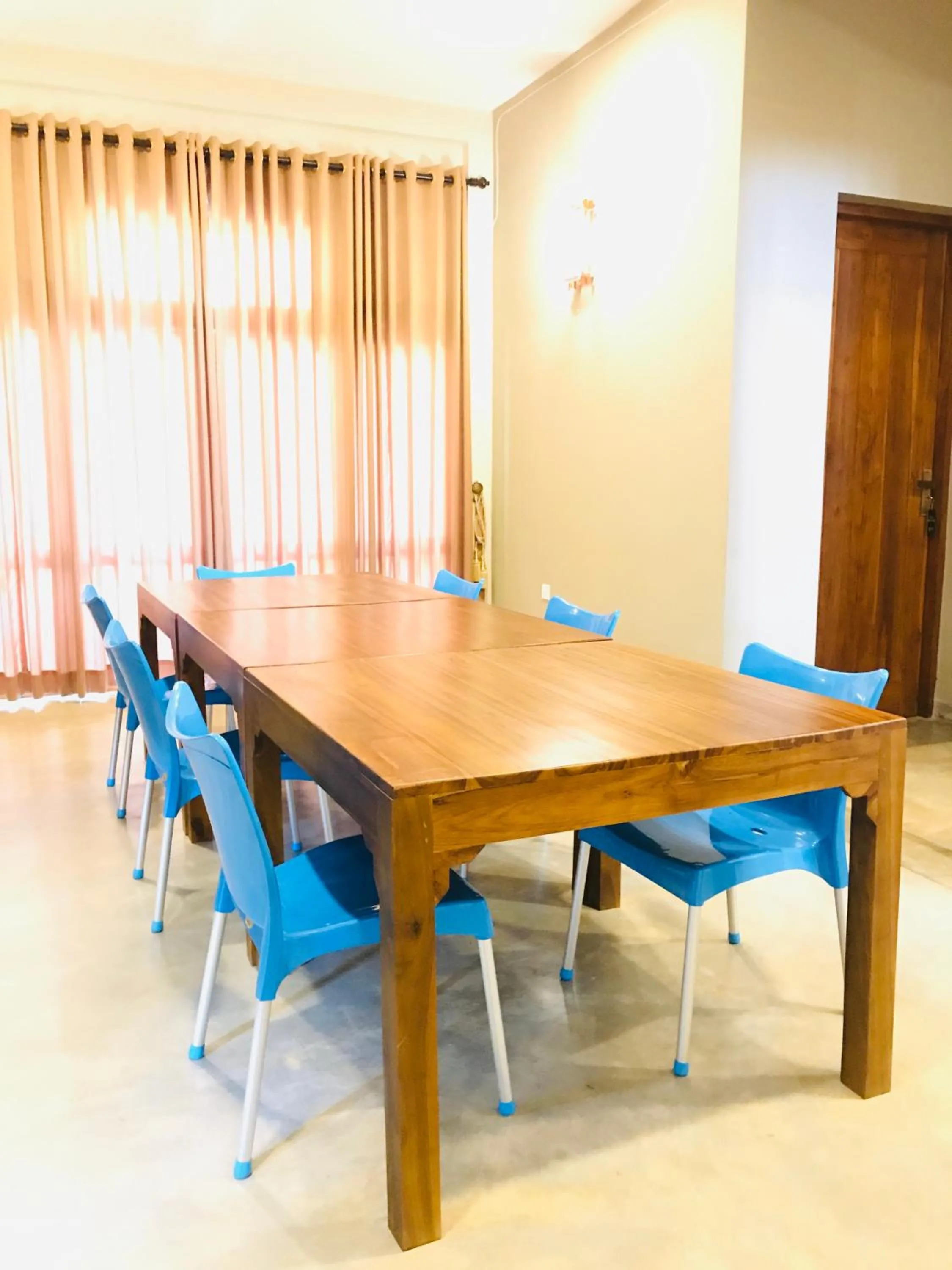 Dining area in RUWINSONS Canal Garden