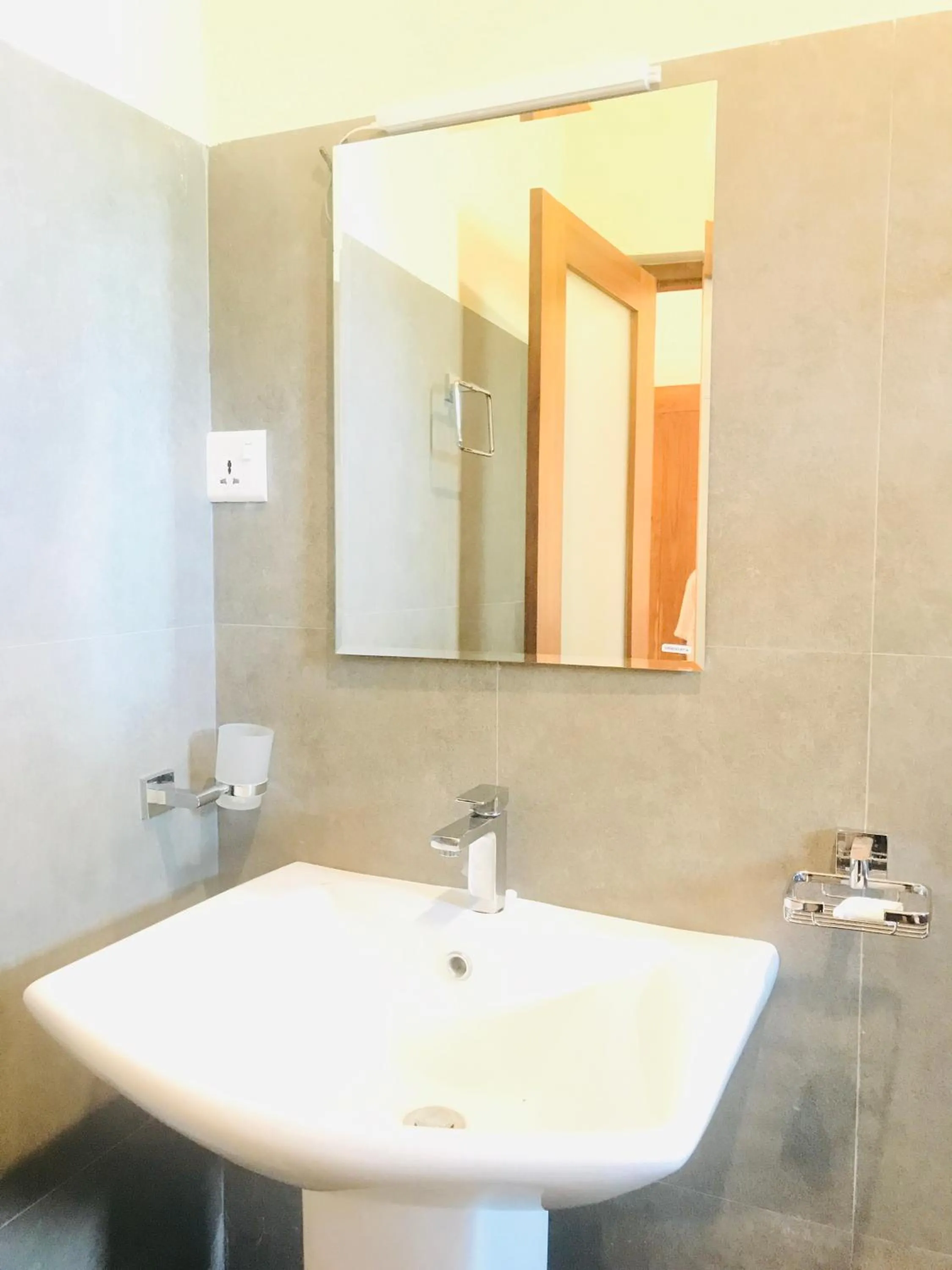 Bathroom in RUWINSONS Canal Garden