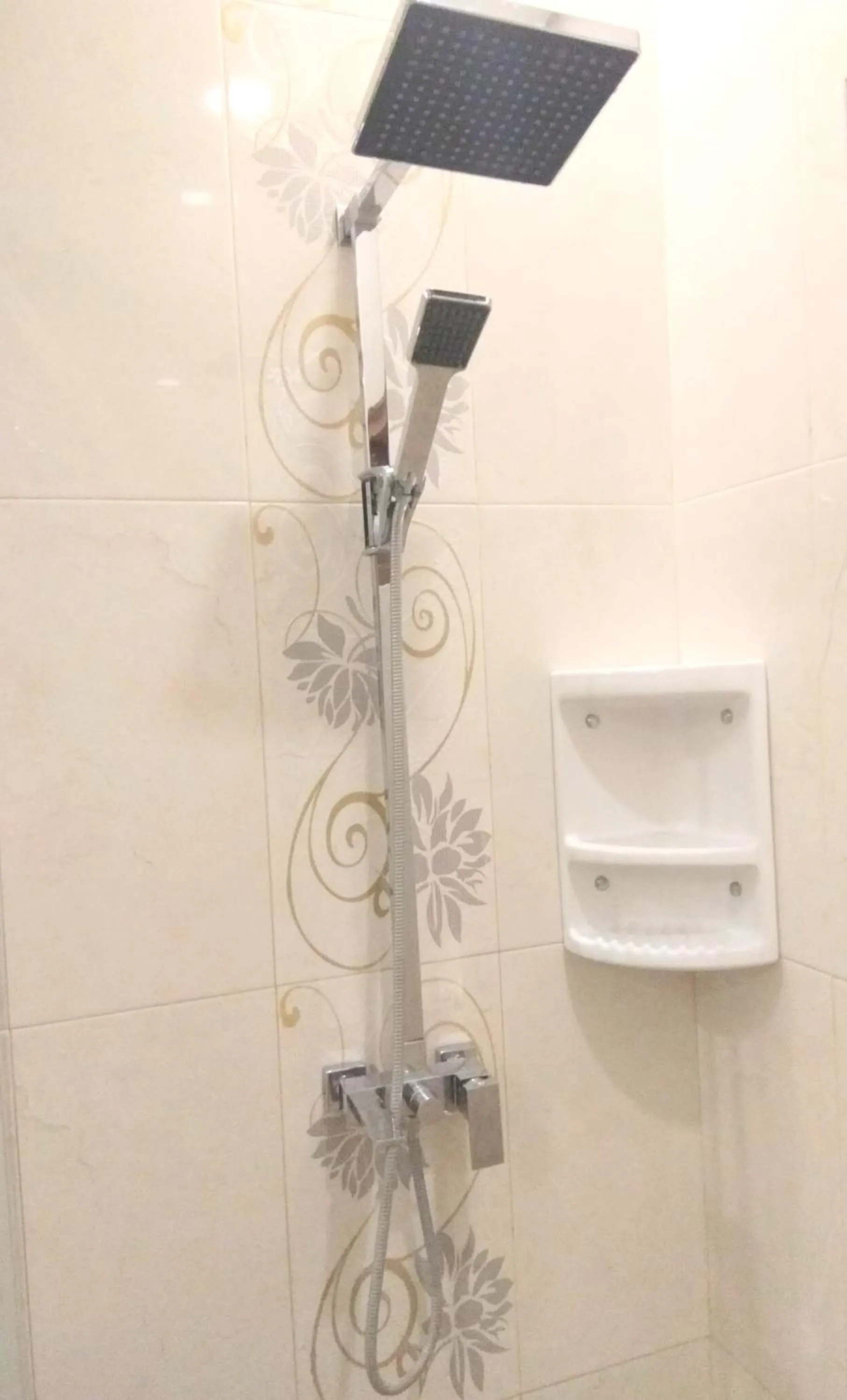 Shower in Fams Homestay by FH Stay