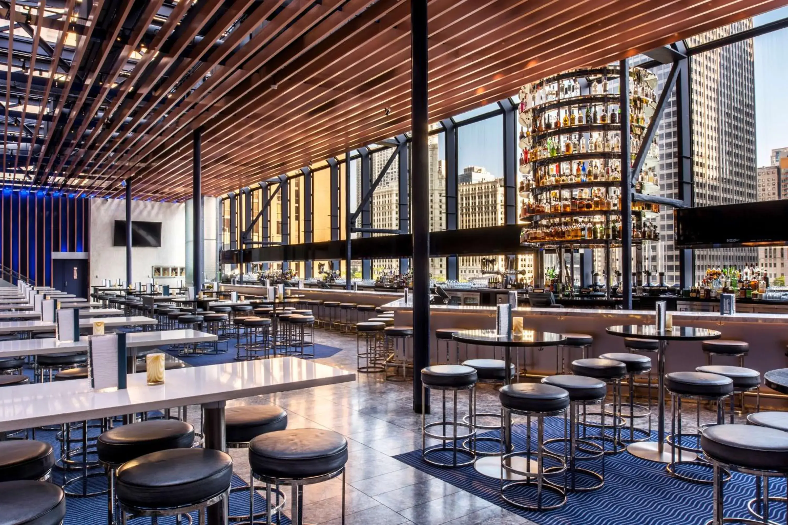 Lounge or bar in Hyatt Regency Chicago Lounge or bar in Hyatt Regency Chicago