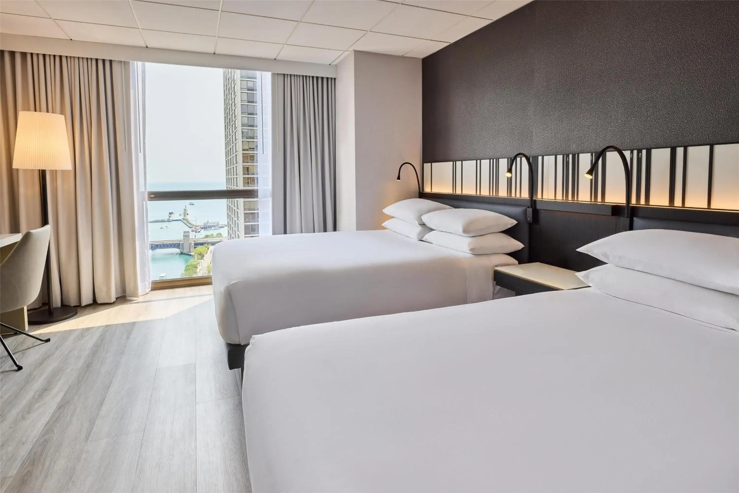 Queen Room with Two Queen Beds and Lake View in Hyatt Regency Chicago Queen Room with Two Queen Beds and Lake View in Hyatt Regency Chicago