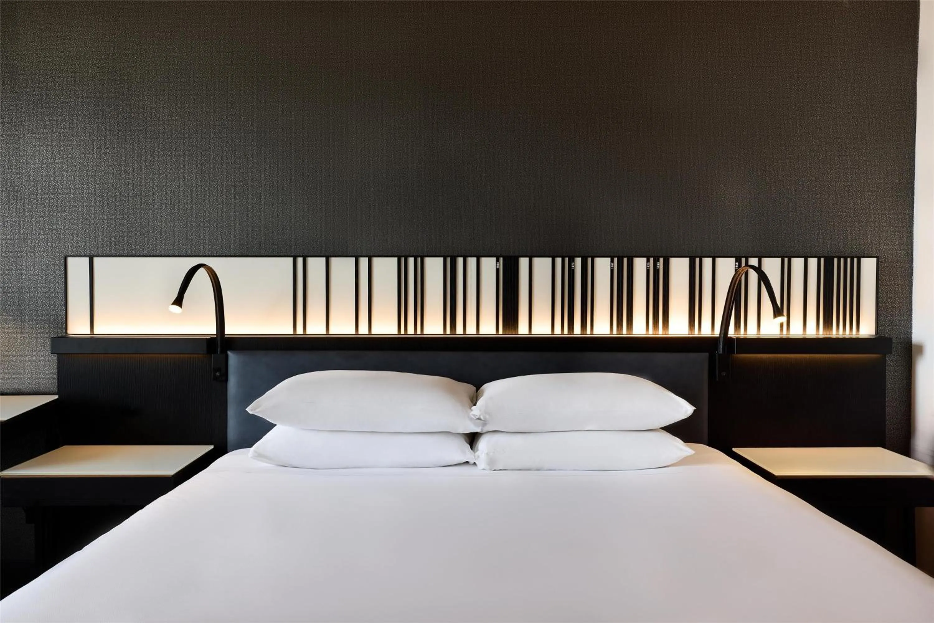 Bedroom, Bed in Hyatt Regency Chicago