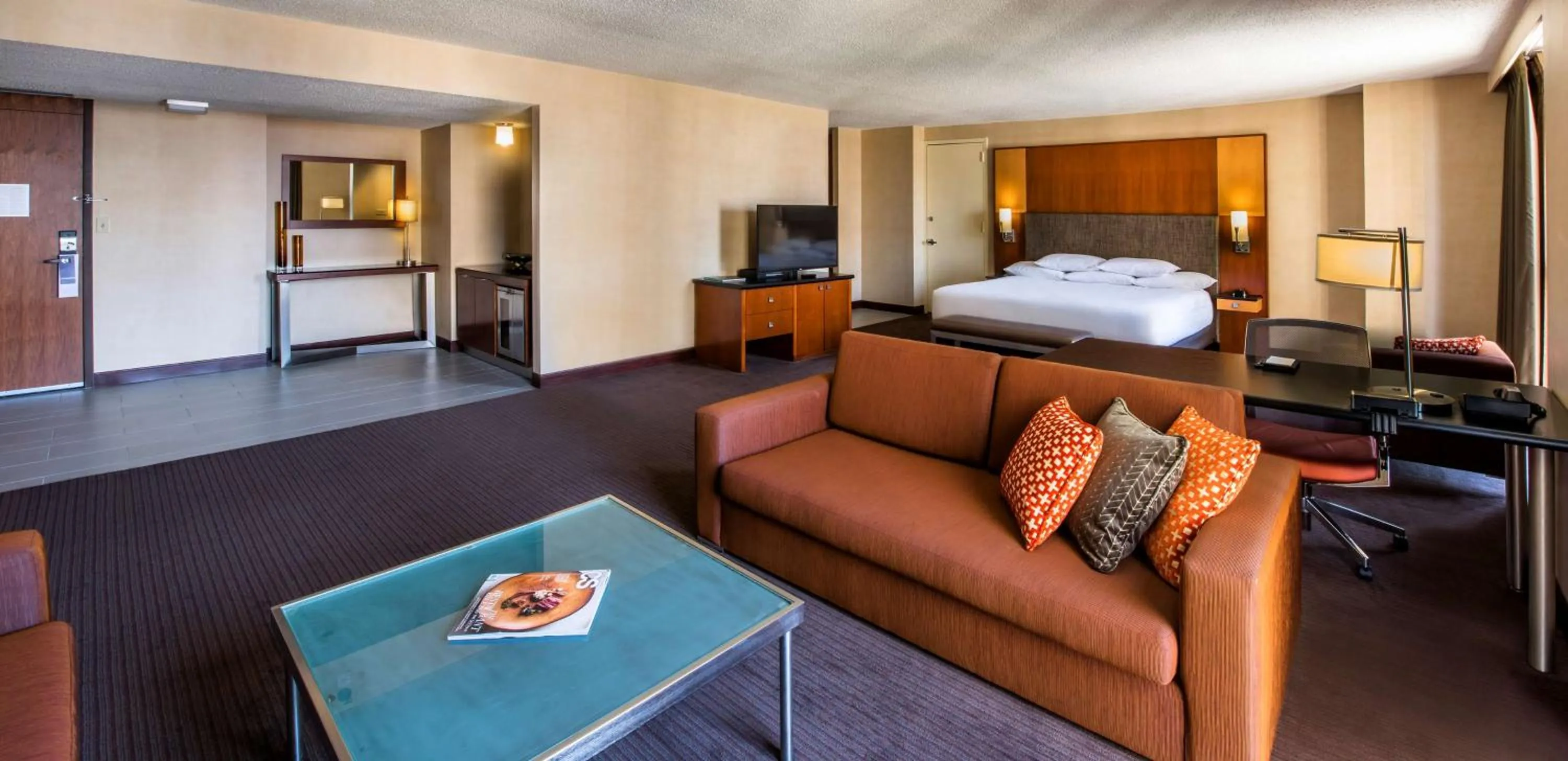 Photo of the whole room, Bed in Hyatt Regency Chicago