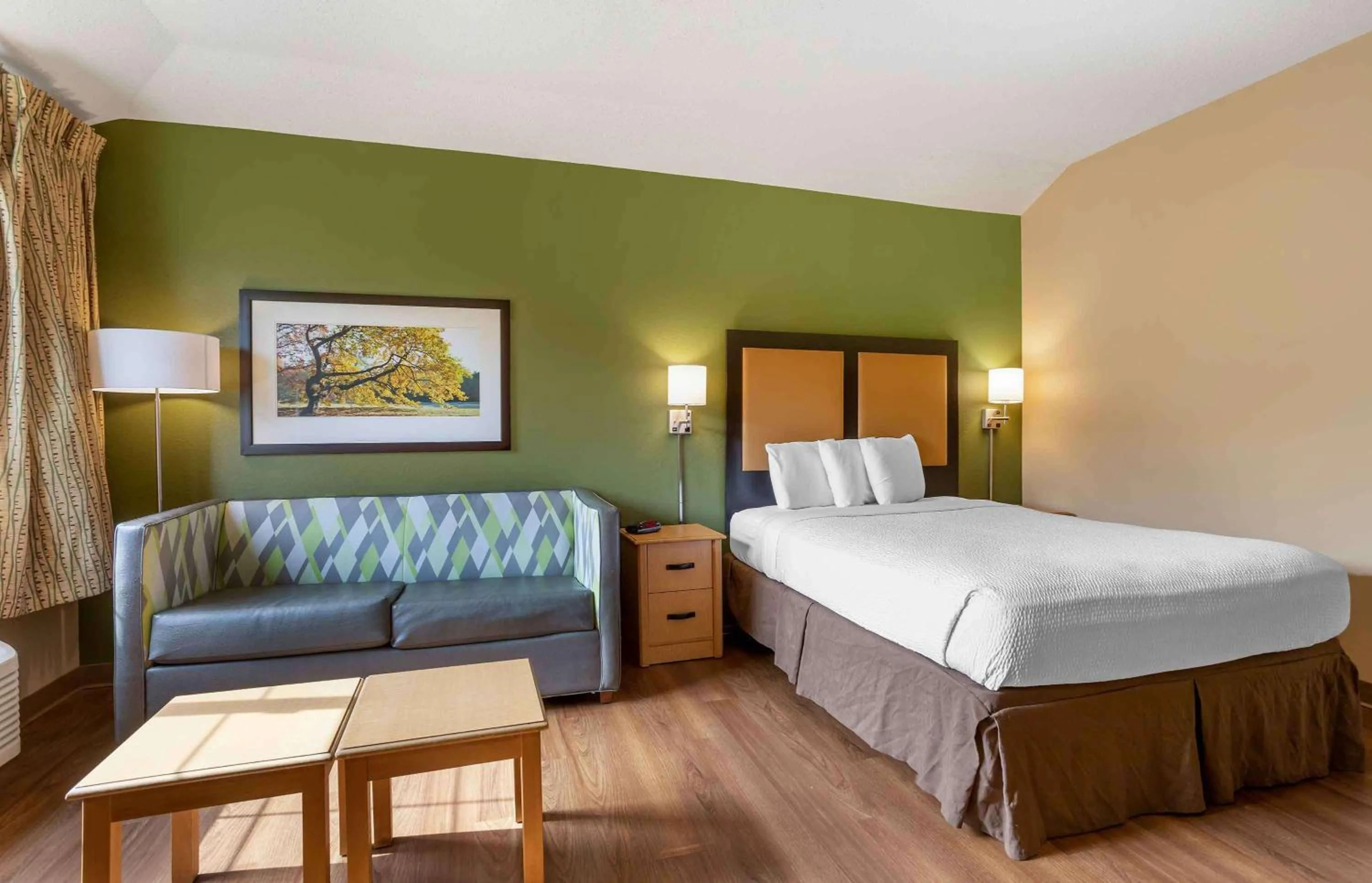 Bedroom, Bed in Extended Stay America Select Suites - Providence - Airport