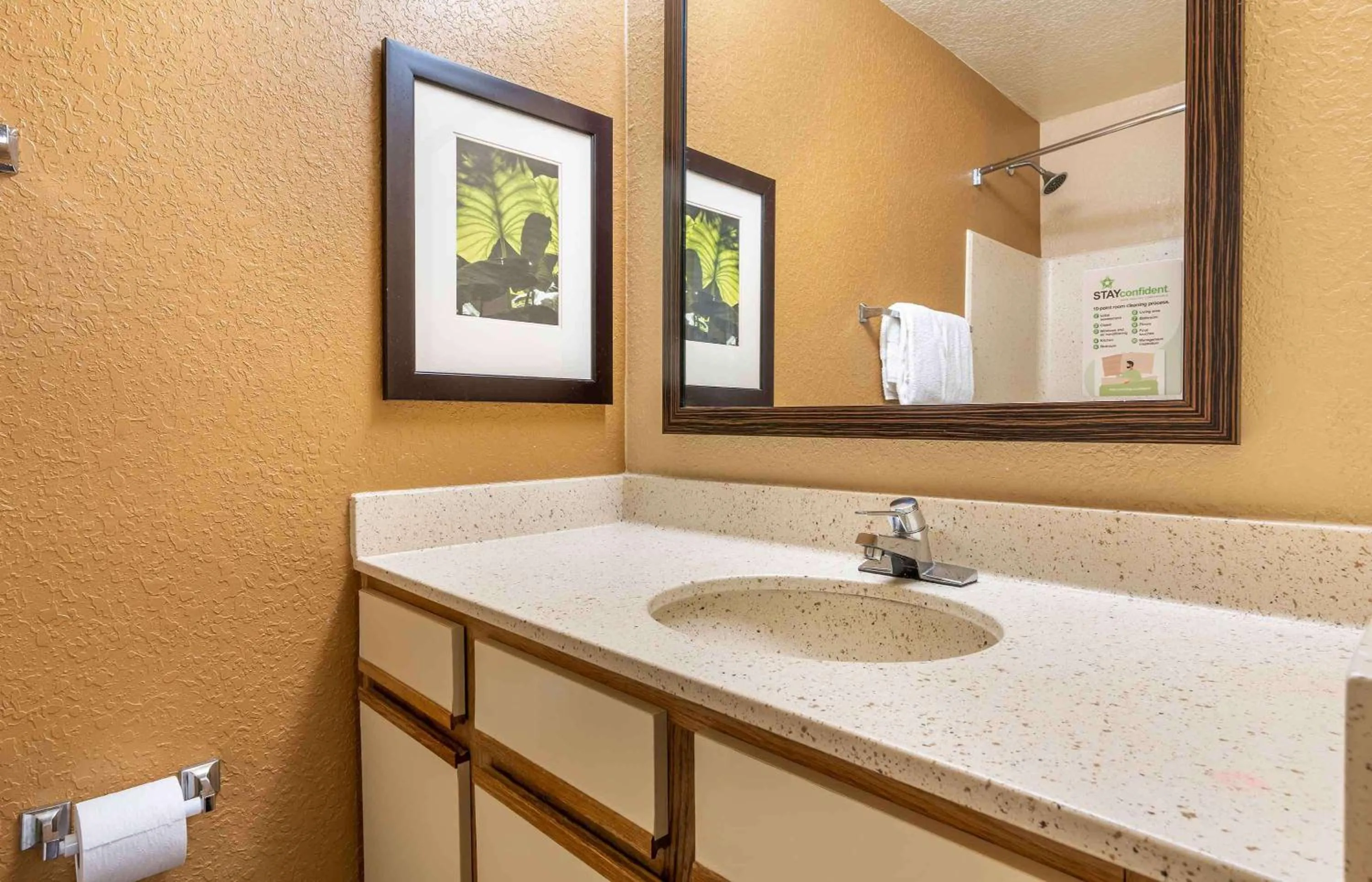 Bathroom in Extended Stay America Select Suites - Providence - Airport