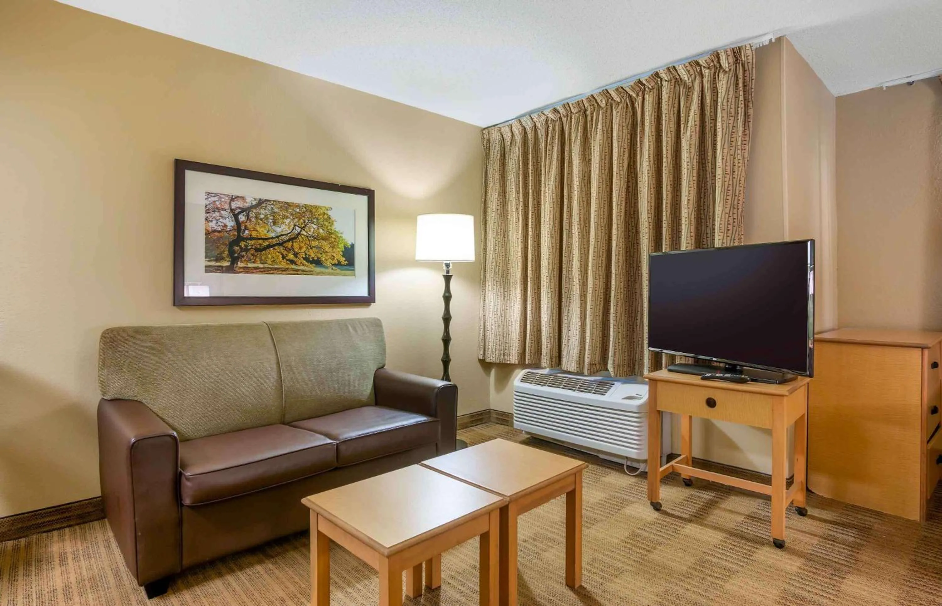 Bedroom in Extended Stay America Select Suites - Providence - Airport