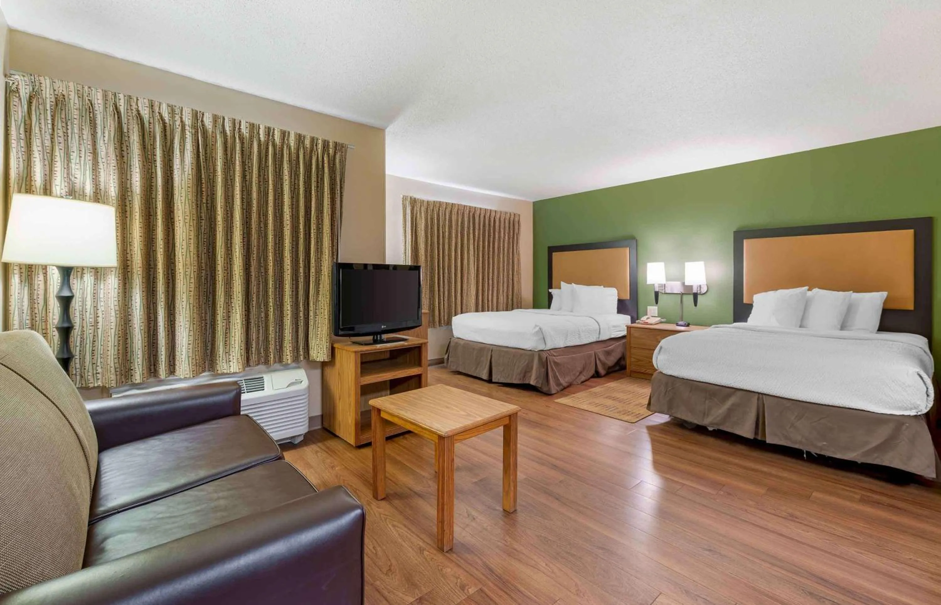 Bedroom, Bed in Extended Stay America Select Suites - Providence - Airport