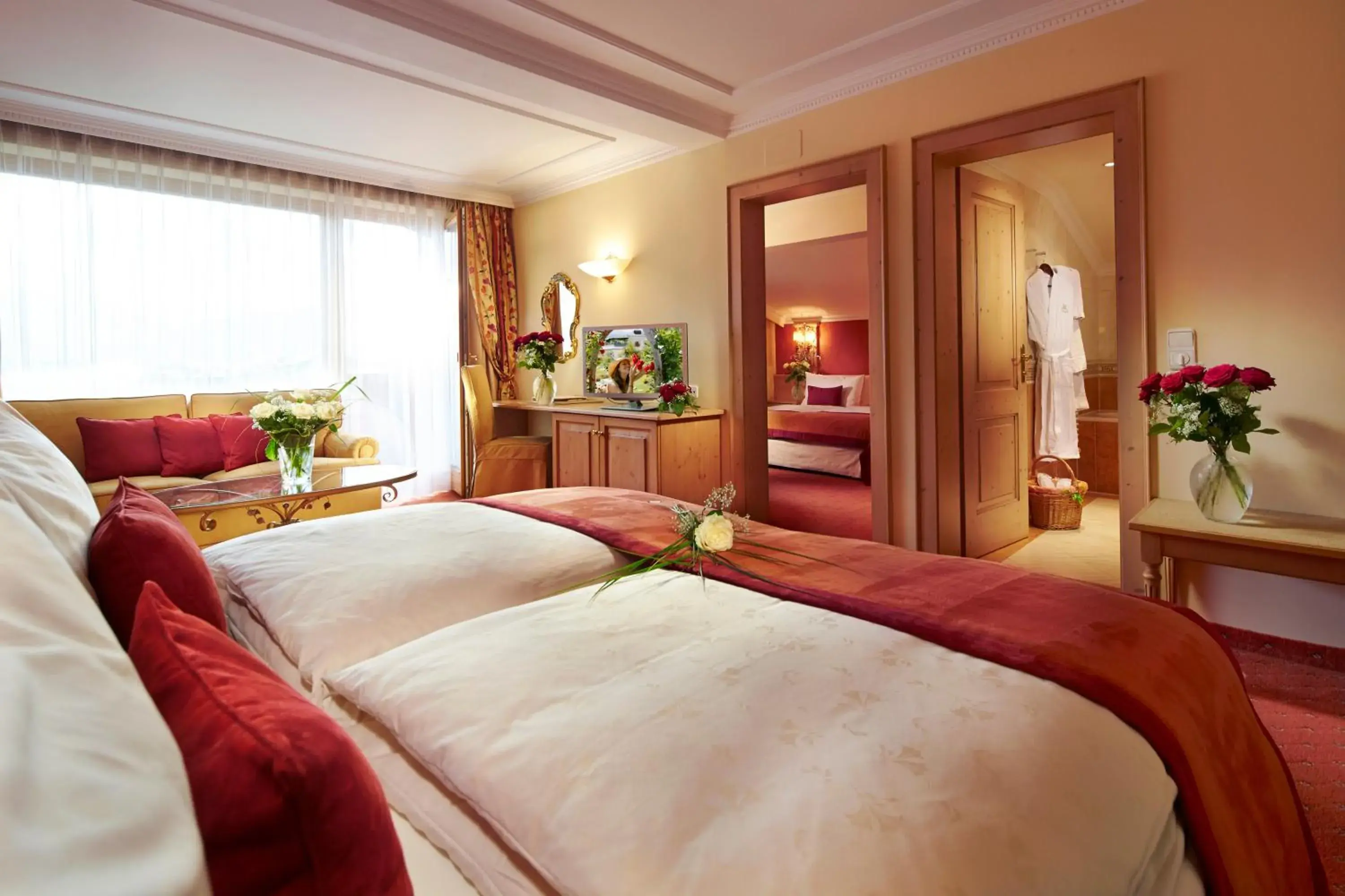 Deluxe Family Room in Salzburgerhof, das 5-Sterne Hotel von Zell am See Deluxe Family Room in Salzburgerhof, das 5-Sterne Hotel von Zell am See