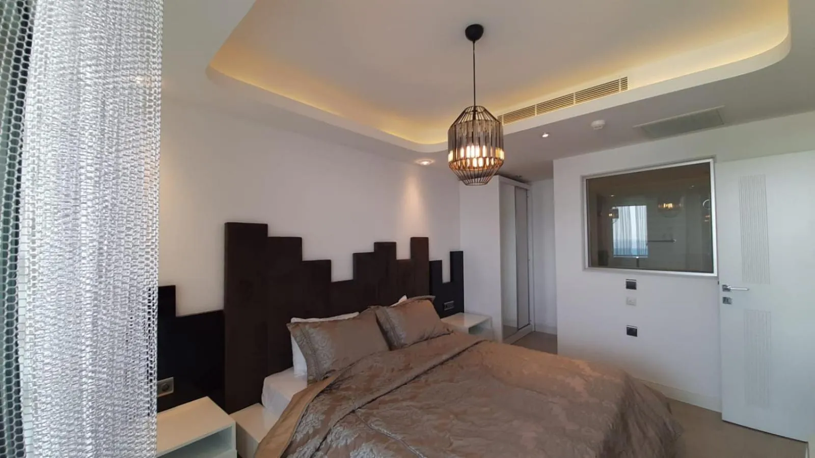 Bed in Elite Luxury Suite & Spa