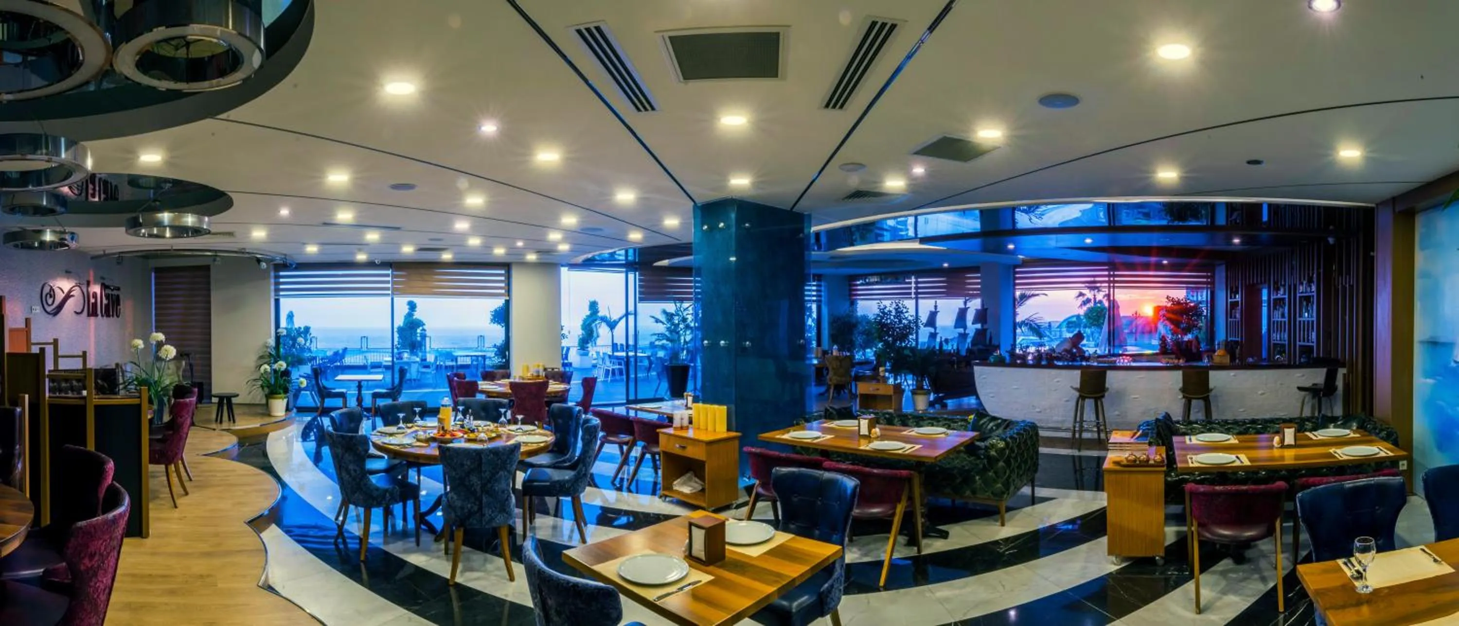 Restaurant/places to eat in Elite Luxury Suite & Spa