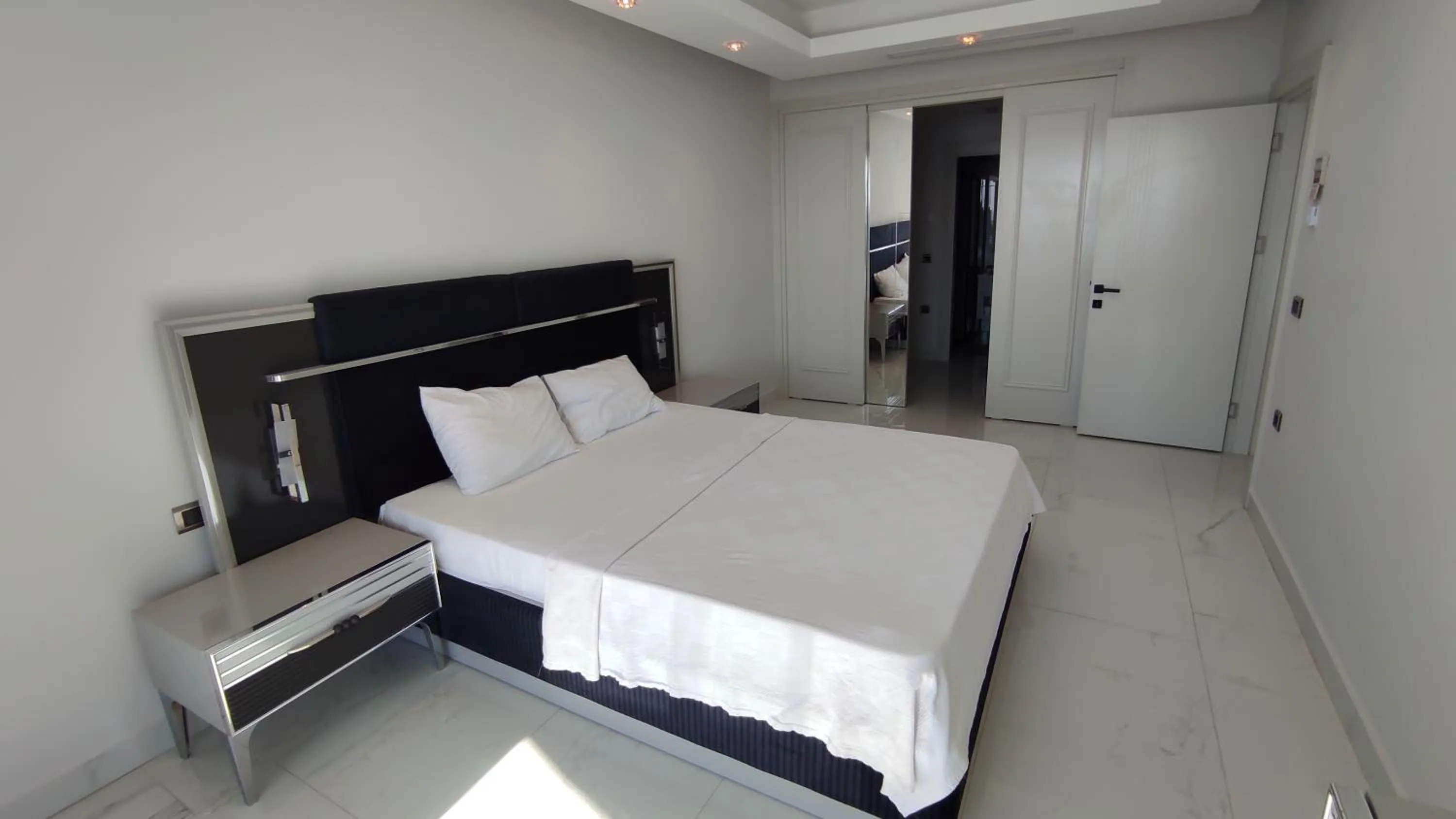 Bed in Elite Luxury Suite & Spa