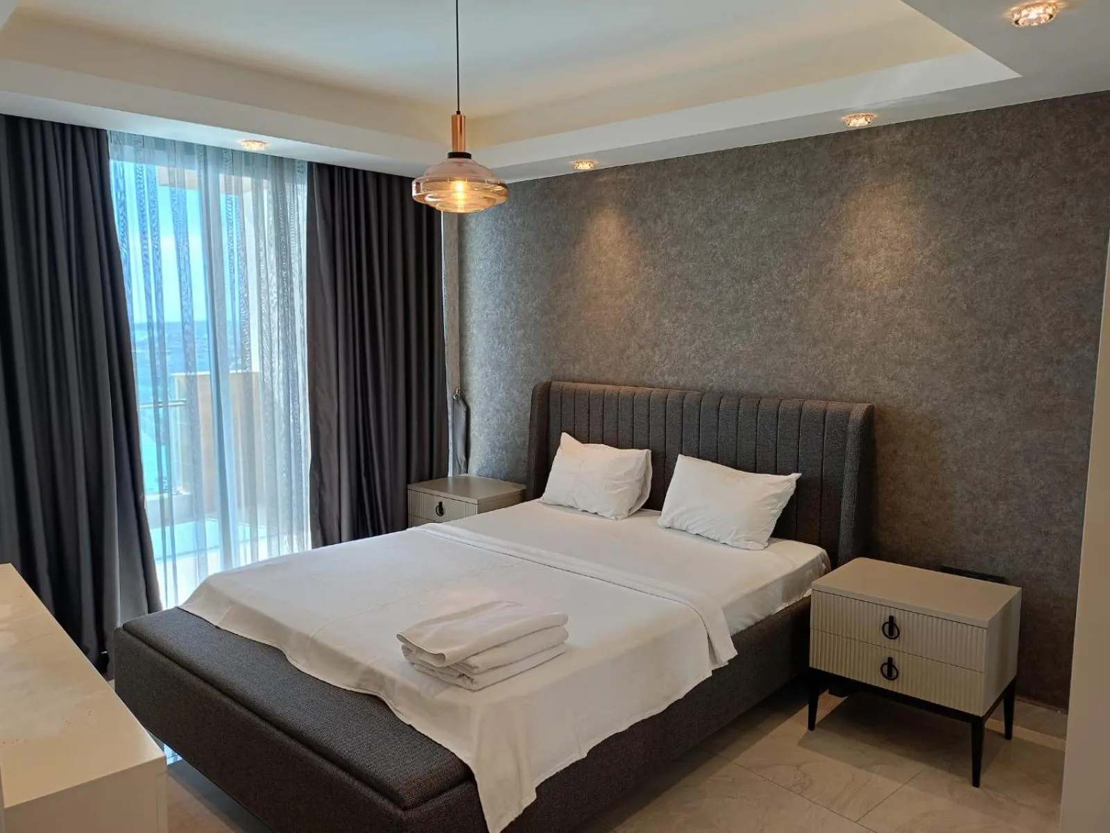 Bed in Elite Luxury Suite & Spa
