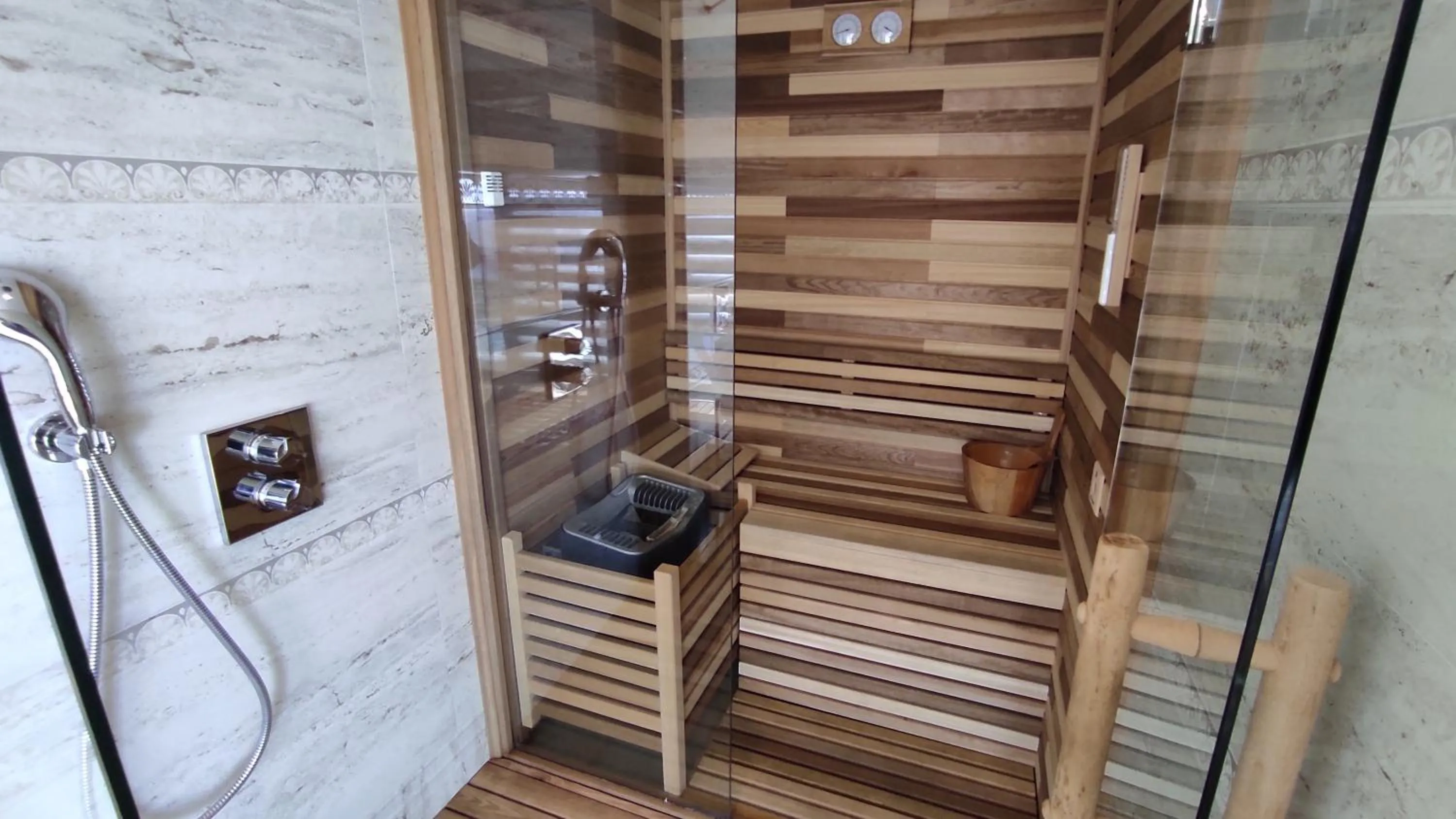 Elite Luxury Suite & Spa