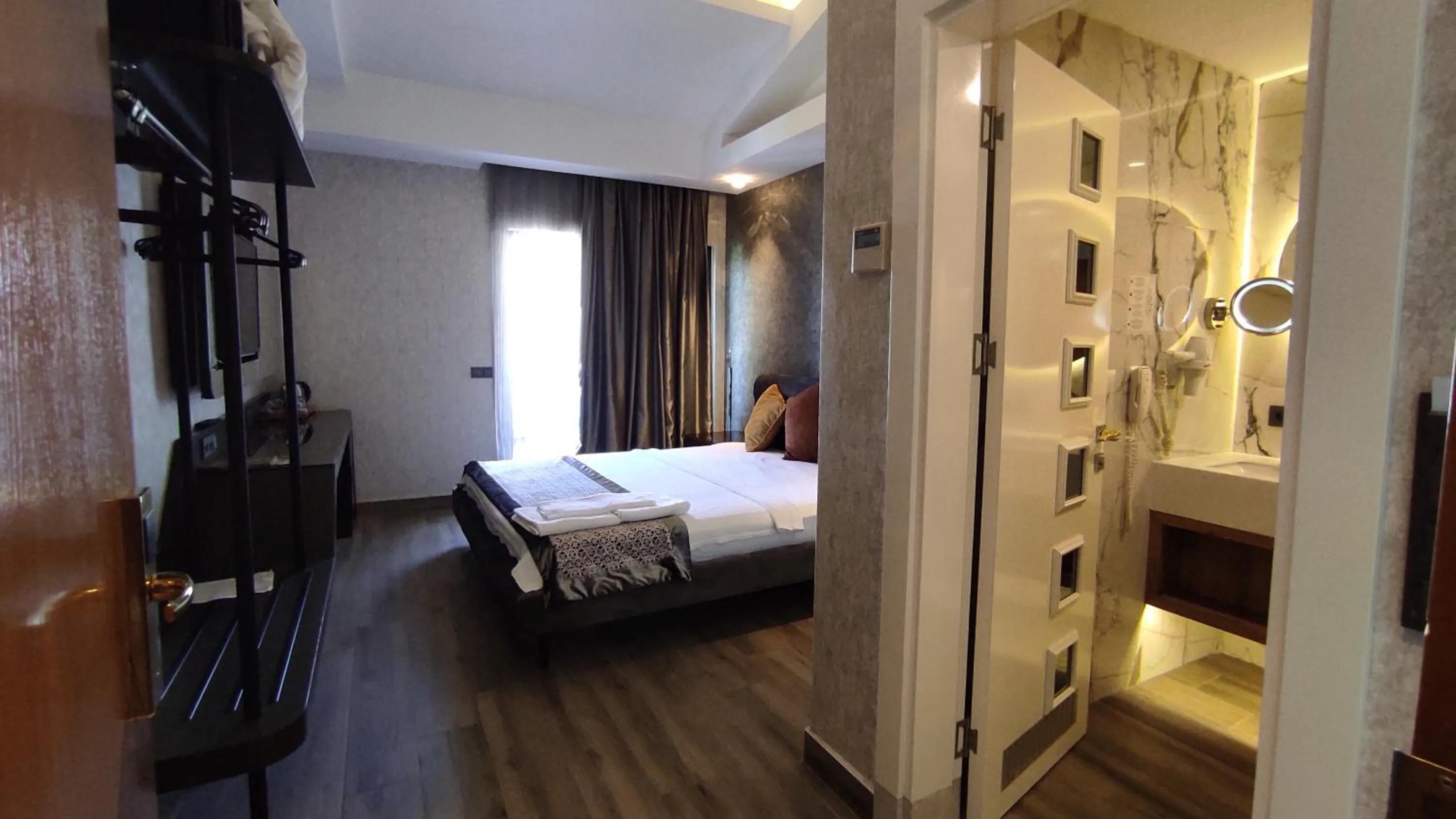 Bed in Elite Luxury Suite & Spa