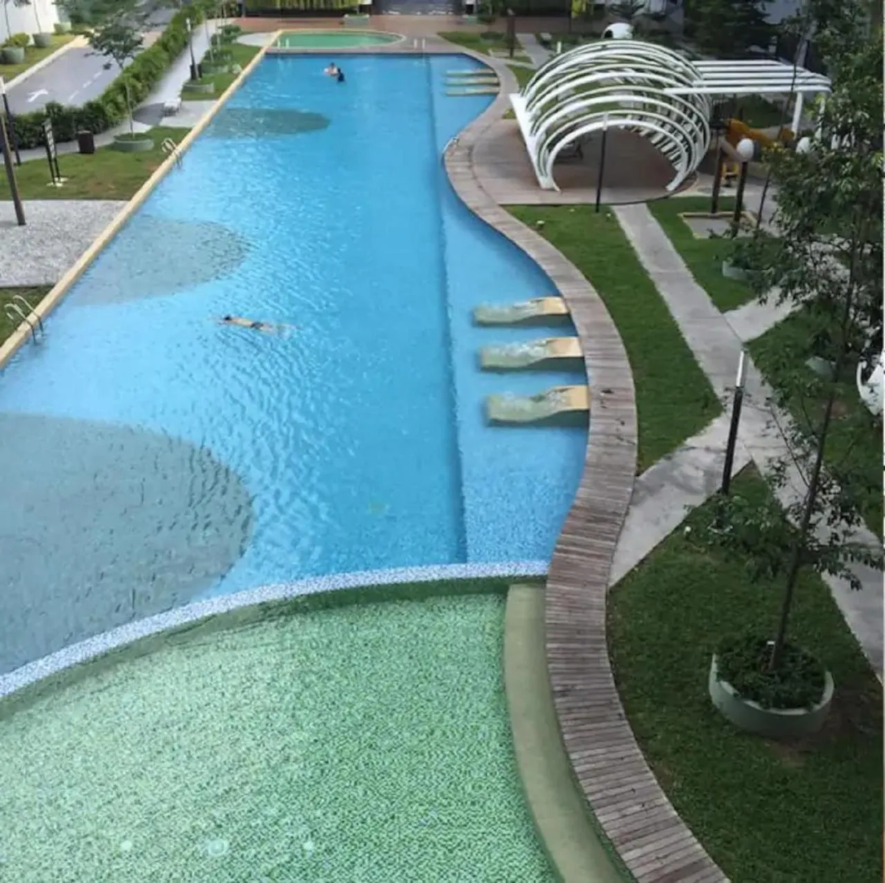 Pool view in Puchong Skypod Residence, 1-4pax unit, Walking Distance to IOI Mall, 10min Drive to Sunway