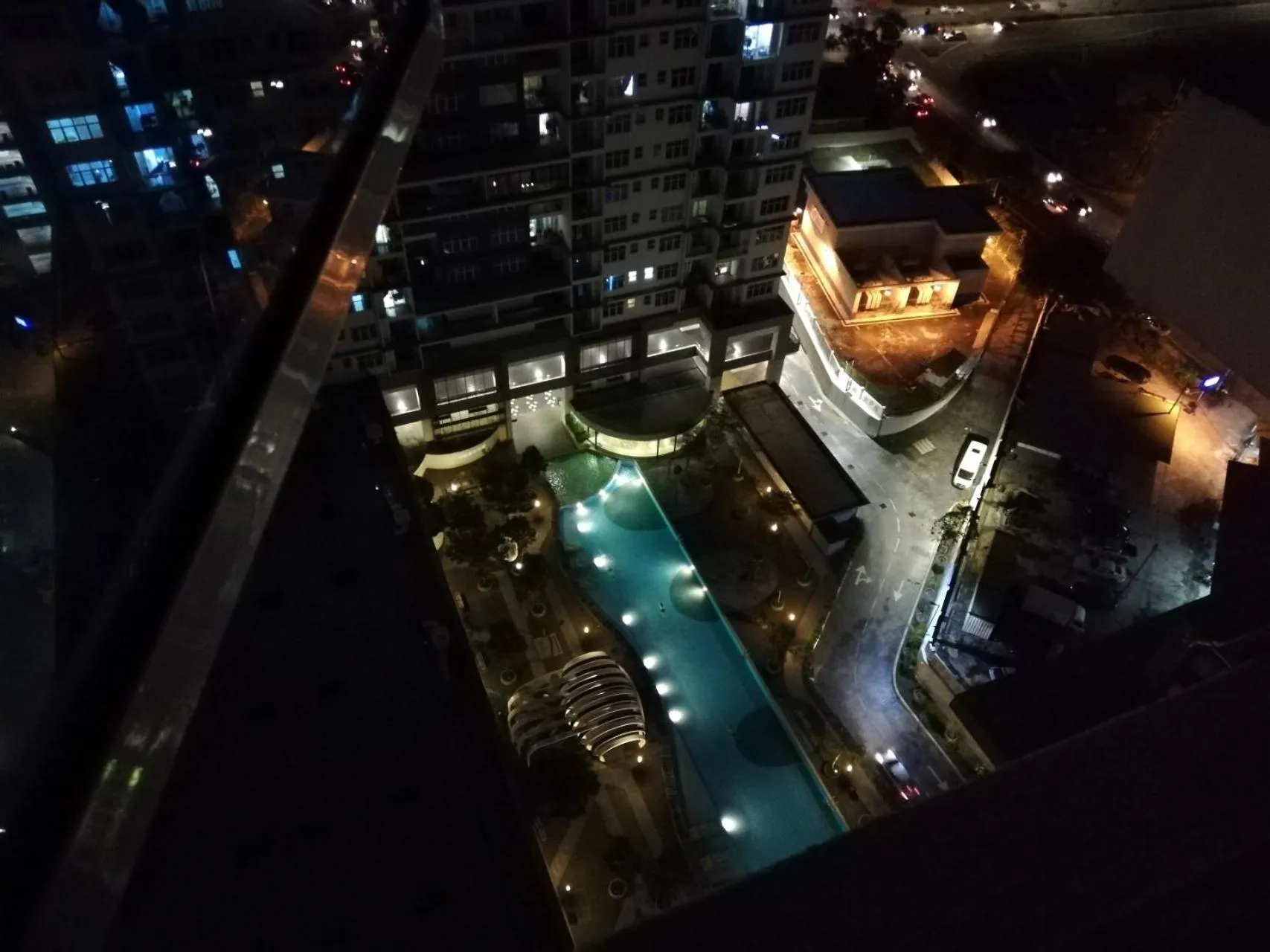 Pool view in Puchong Skypod Residence, 1-4pax unit, Walking Distance to IOI Mall, 10min Drive to Sunway