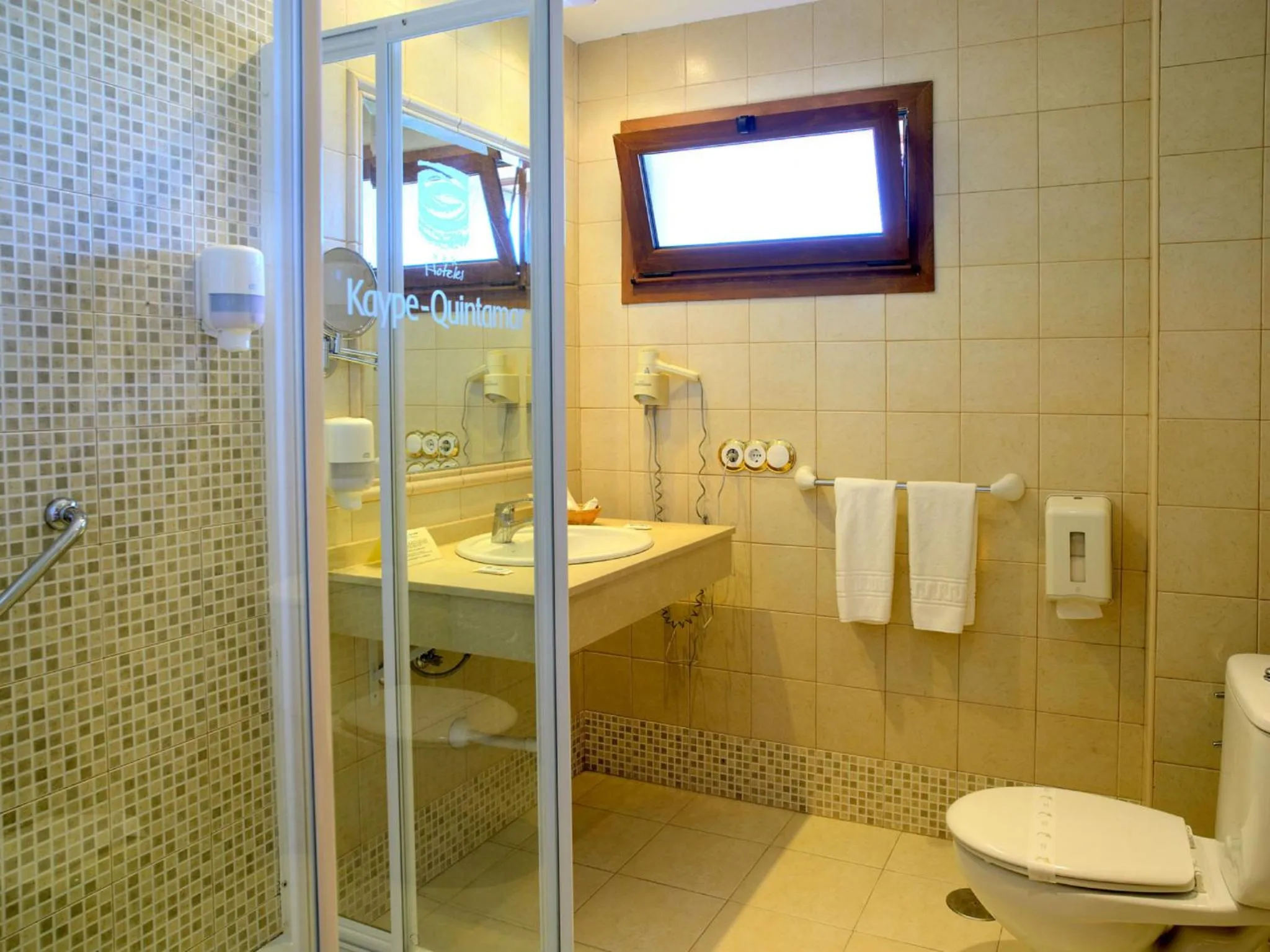 Bathroom in Hotel Kaype - Quintamar
