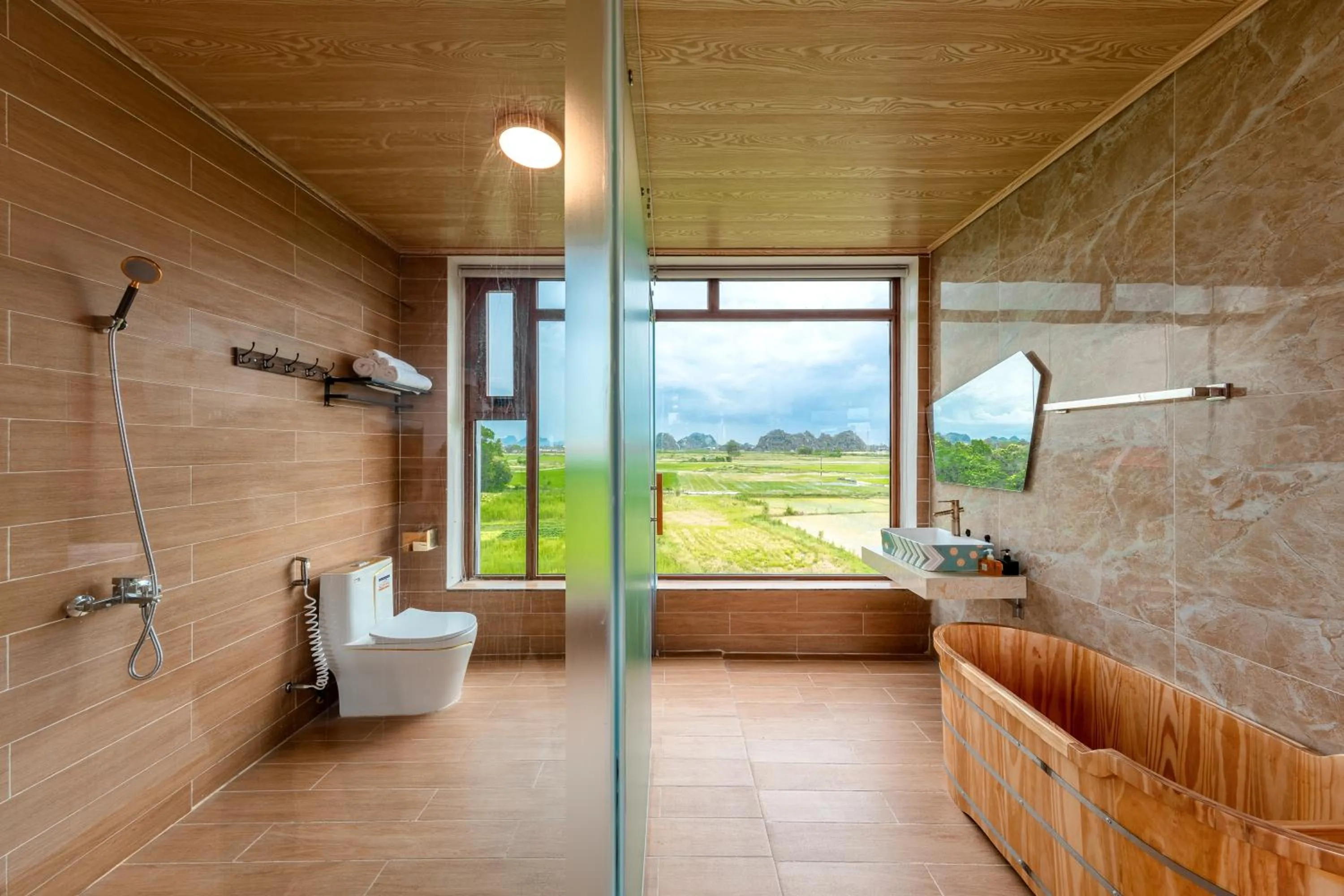 Shower in Trang An Ao Dai Homestay