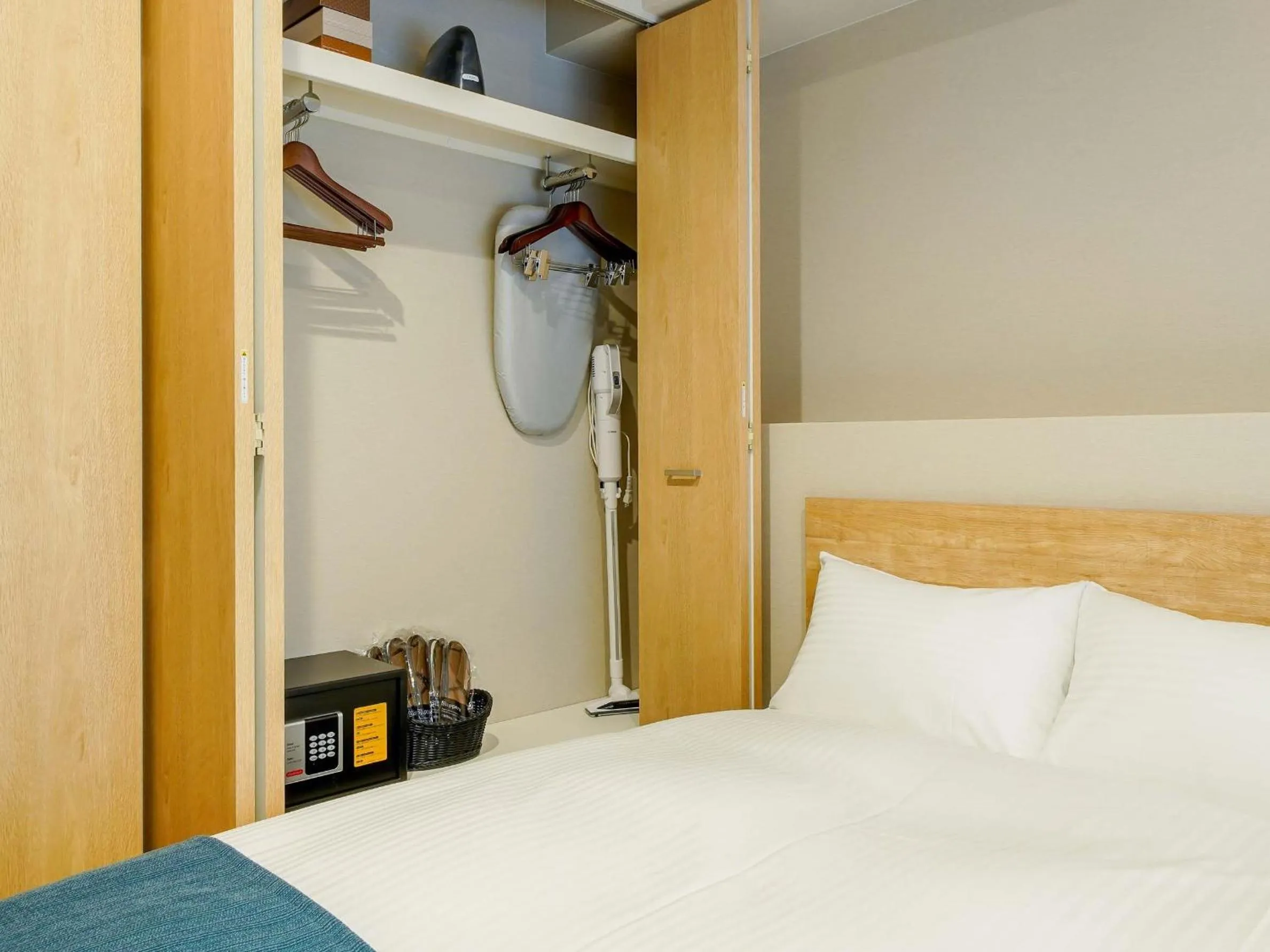 Bedroom, Bed in RESI STAY Heart