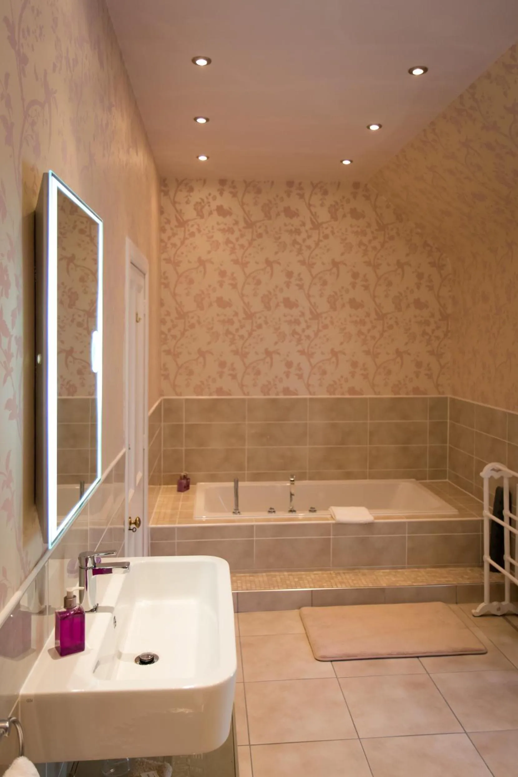 Bathroom in Whitehouse Country House