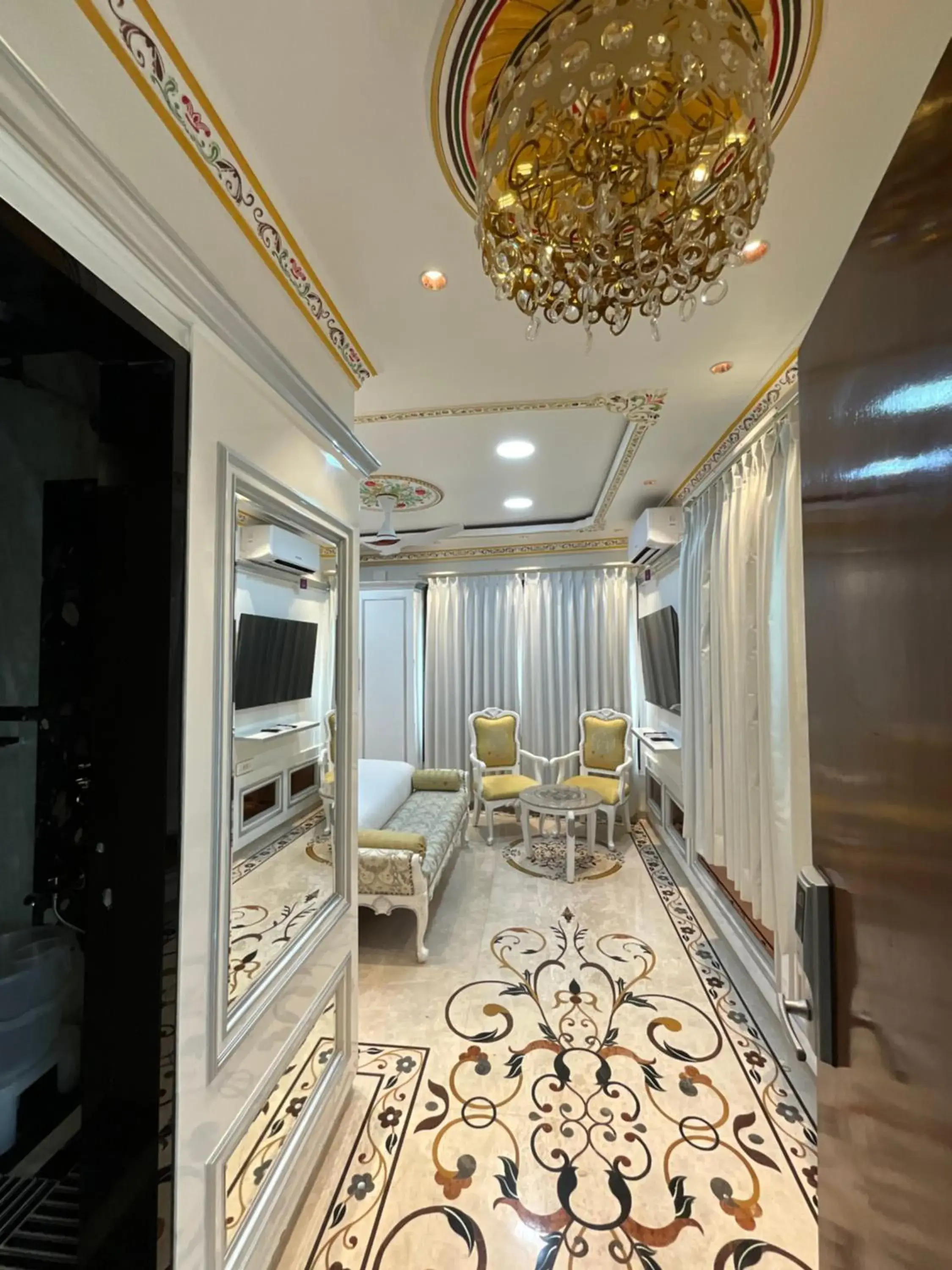 Superior King Room in Hotel Om Stay Well Superior King Room in Hotel Om Stay Well