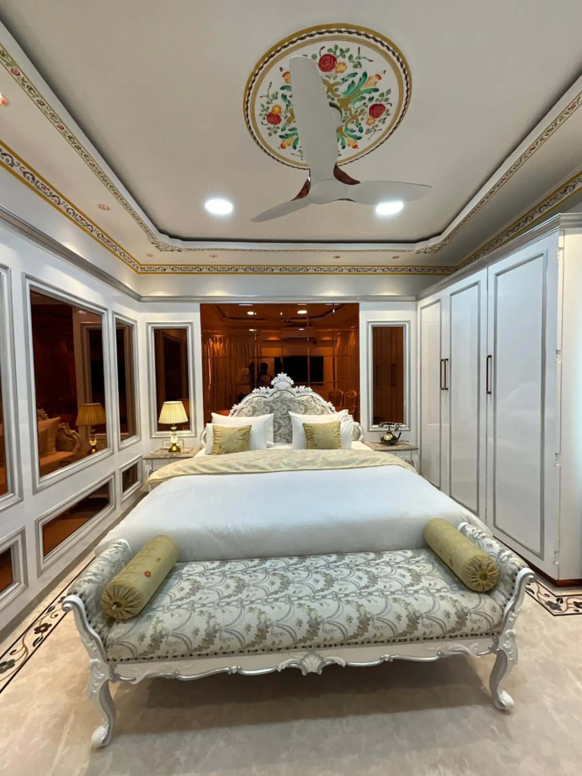 Bed in Hotel Om Stay Well Bed in Hotel Om Stay Well