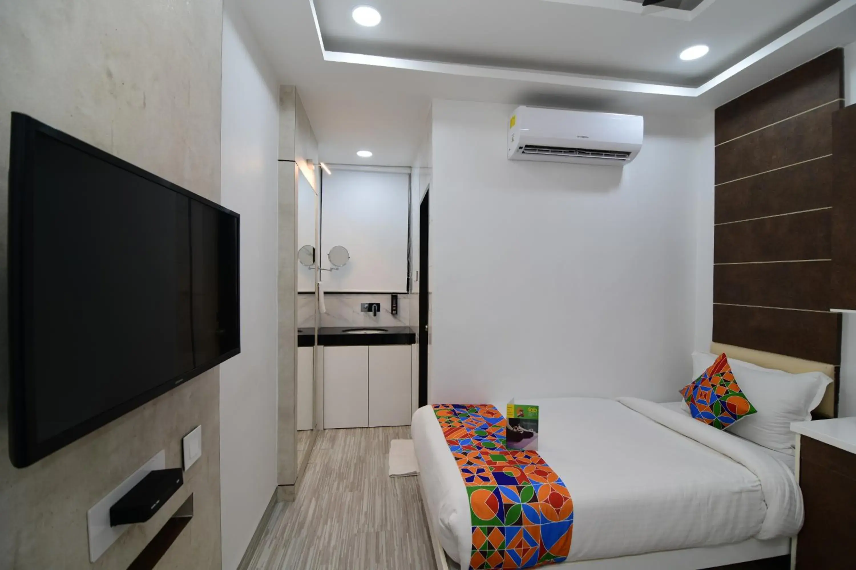 Photo of the whole room in Hotel Om Stay Well Photo of the whole room in Hotel Om Stay Well