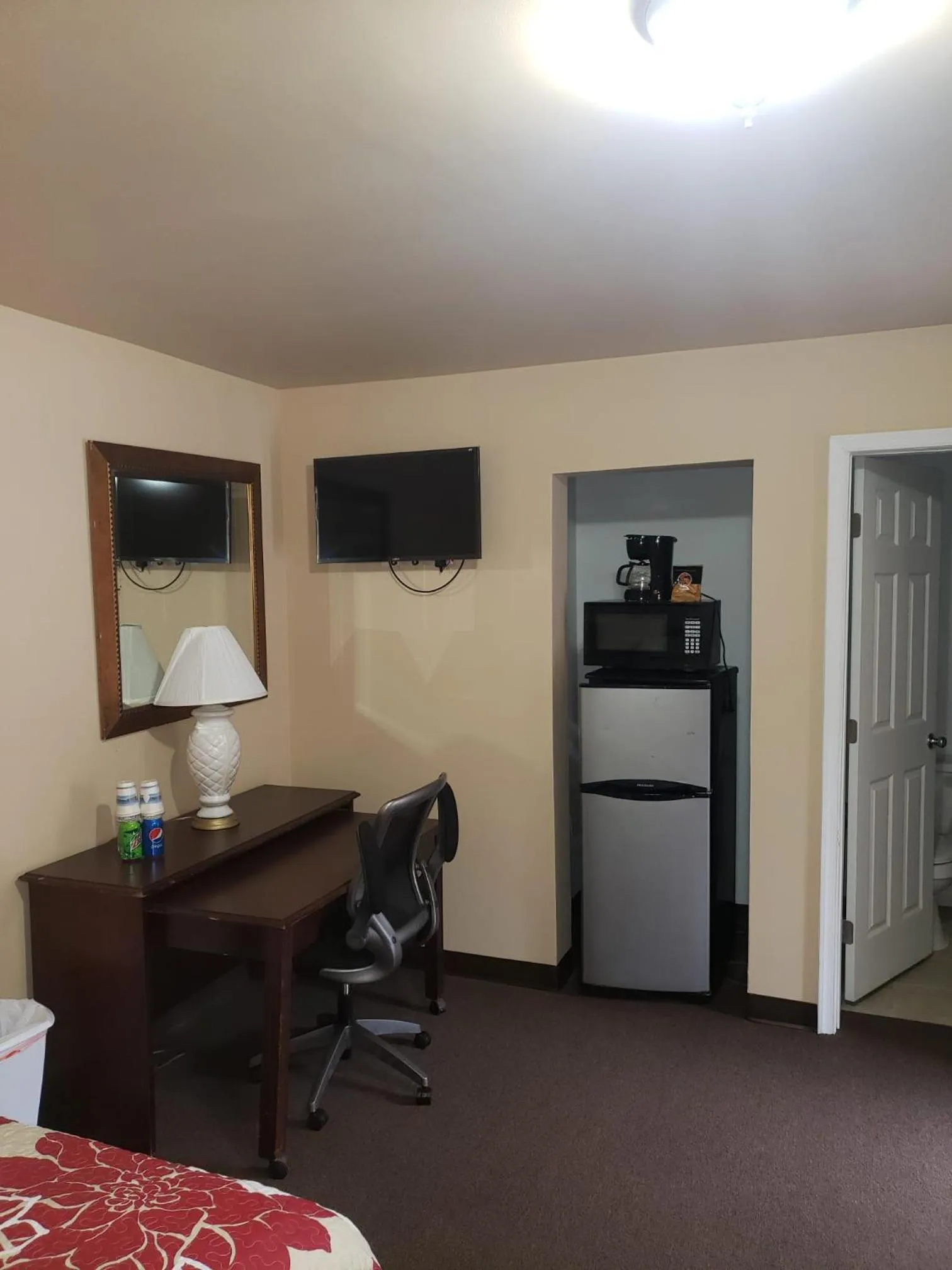 Bedroom in Clarysville Motel