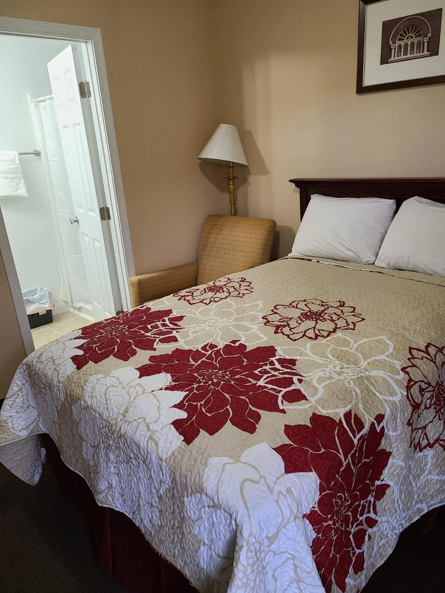 Bedroom, Bed in Clarysville Motel