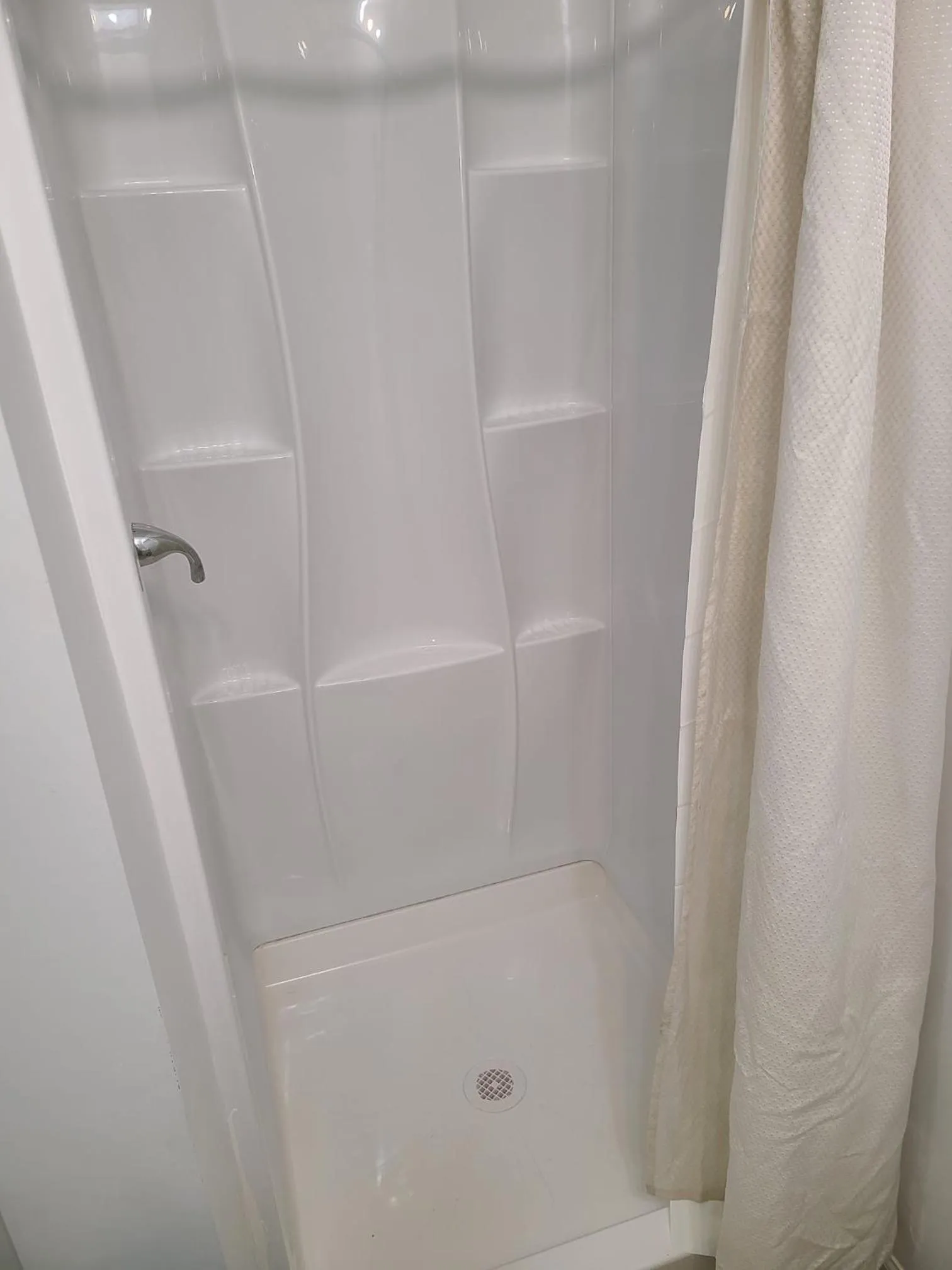 Bathroom in Clarysville Motel