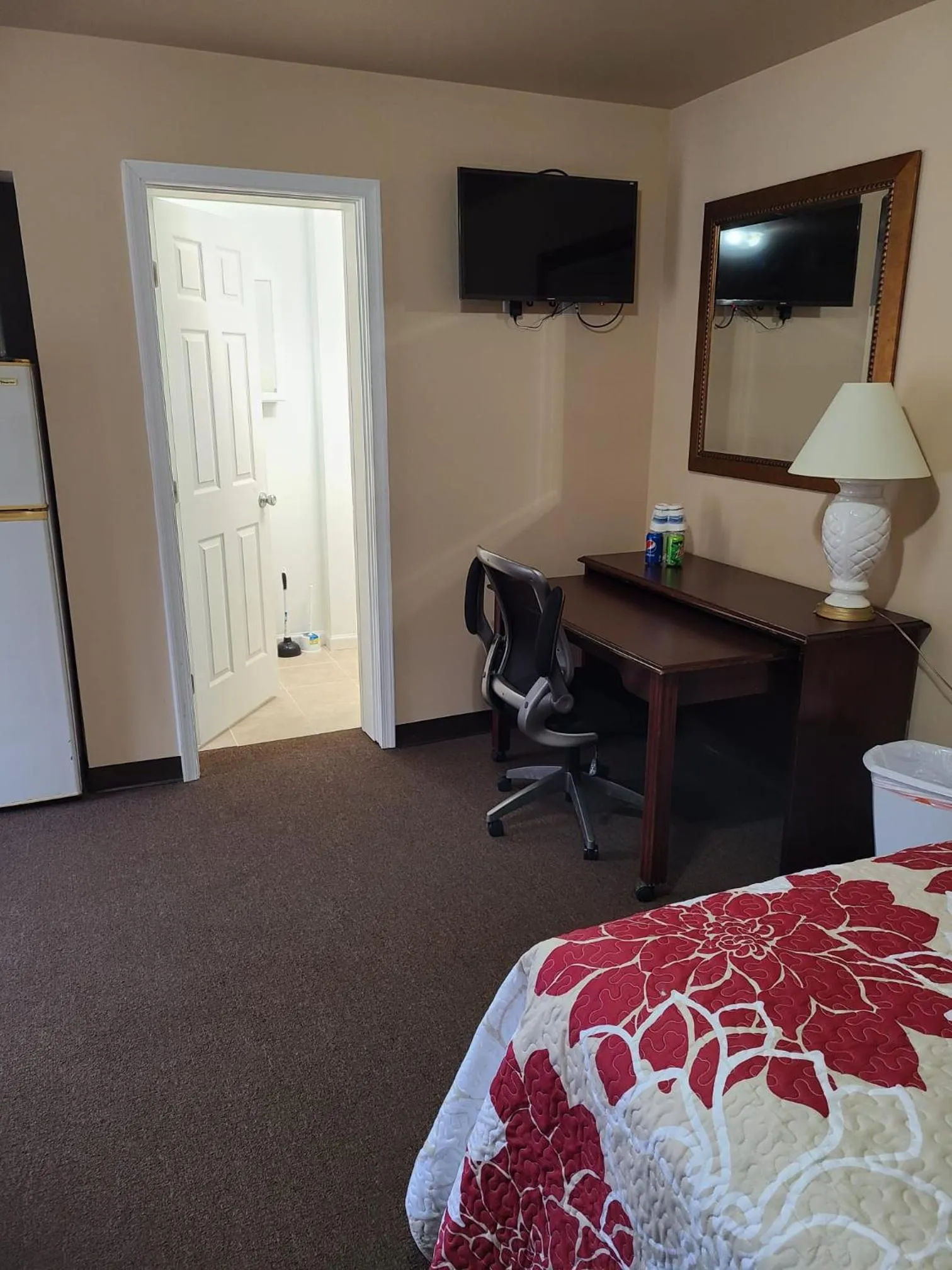 Bedroom, Bed in Clarysville Motel