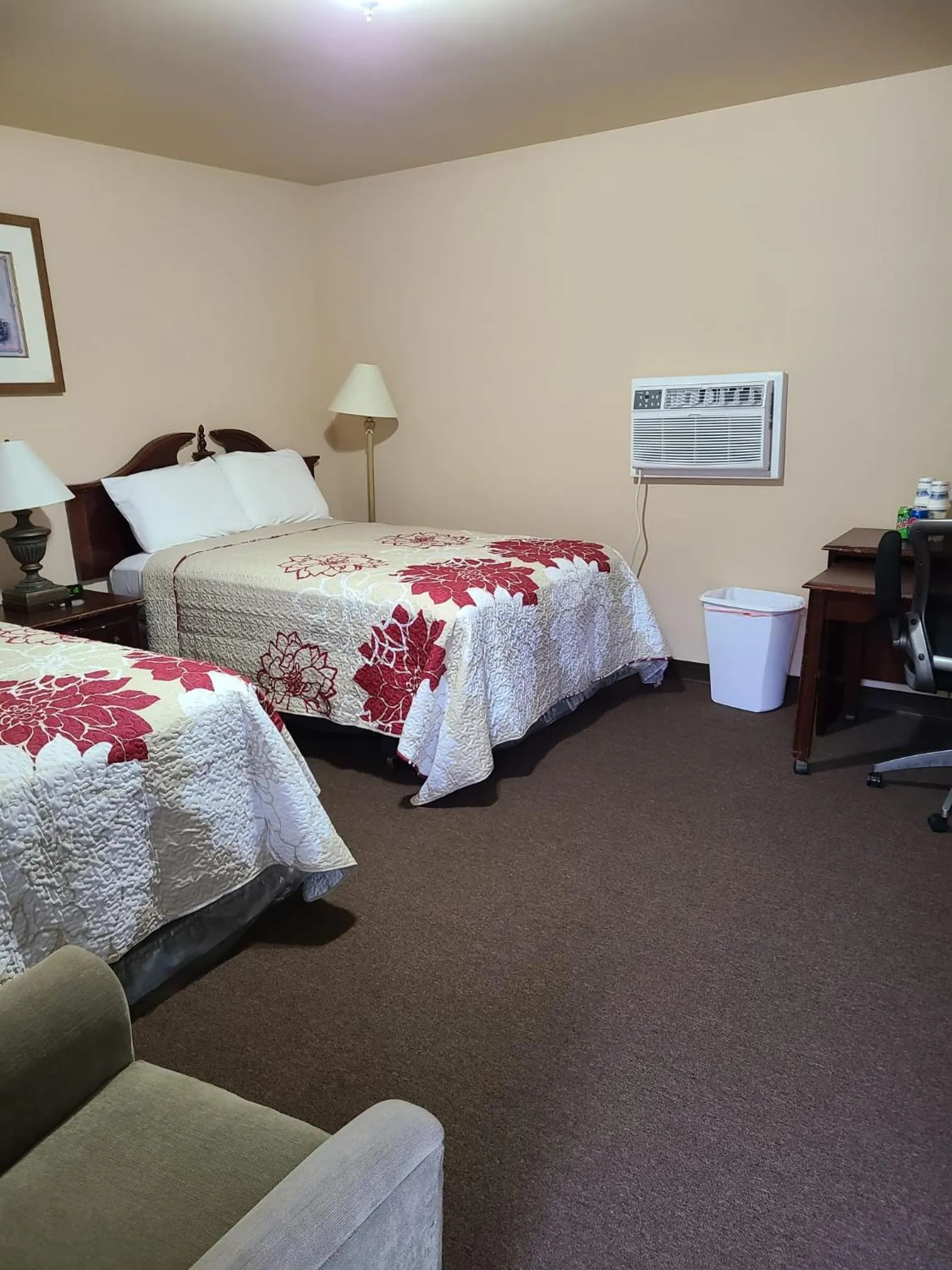 Bedroom, Bed in Clarysville Motel