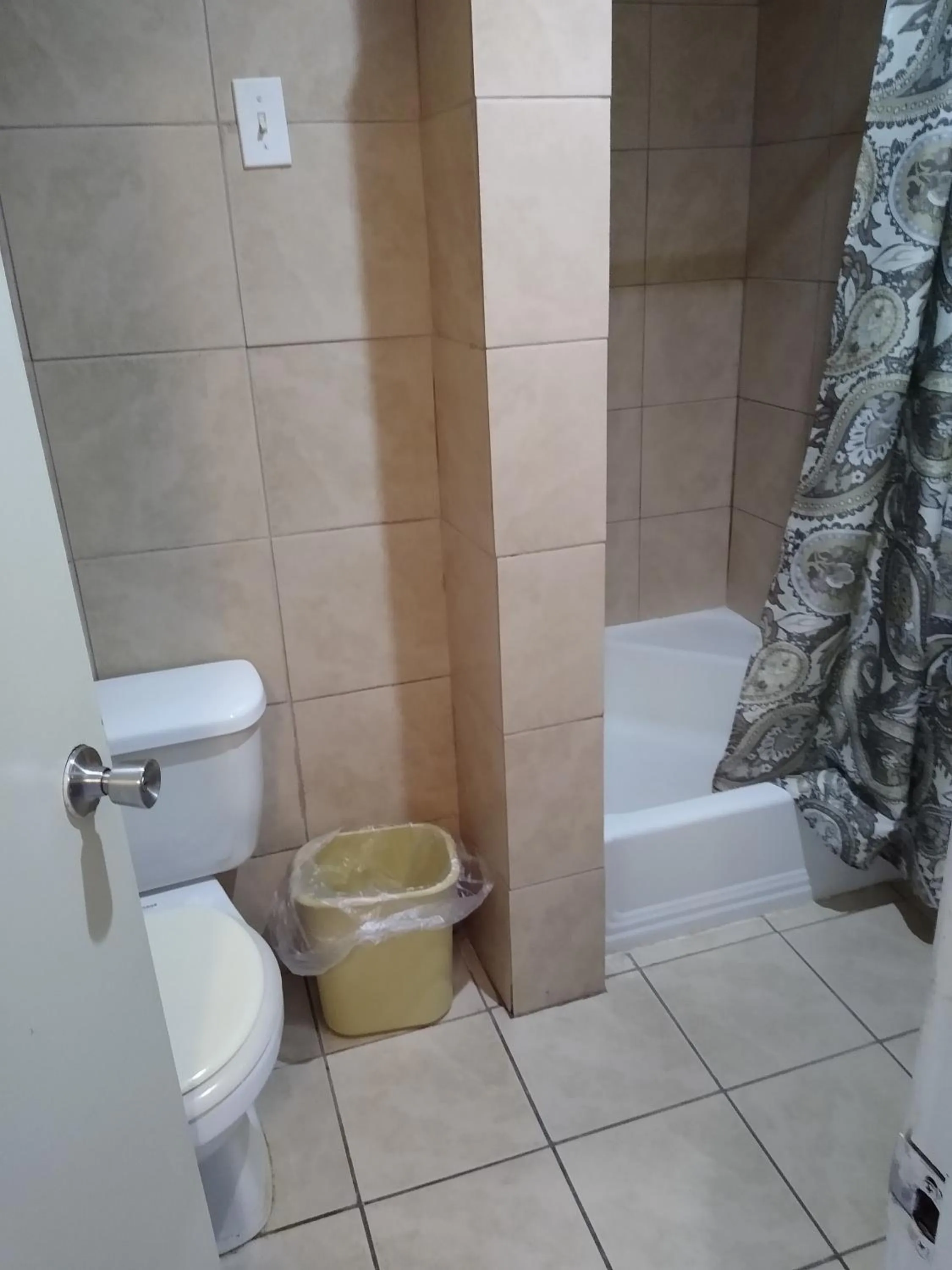 Bathroom in Clarysville Motel