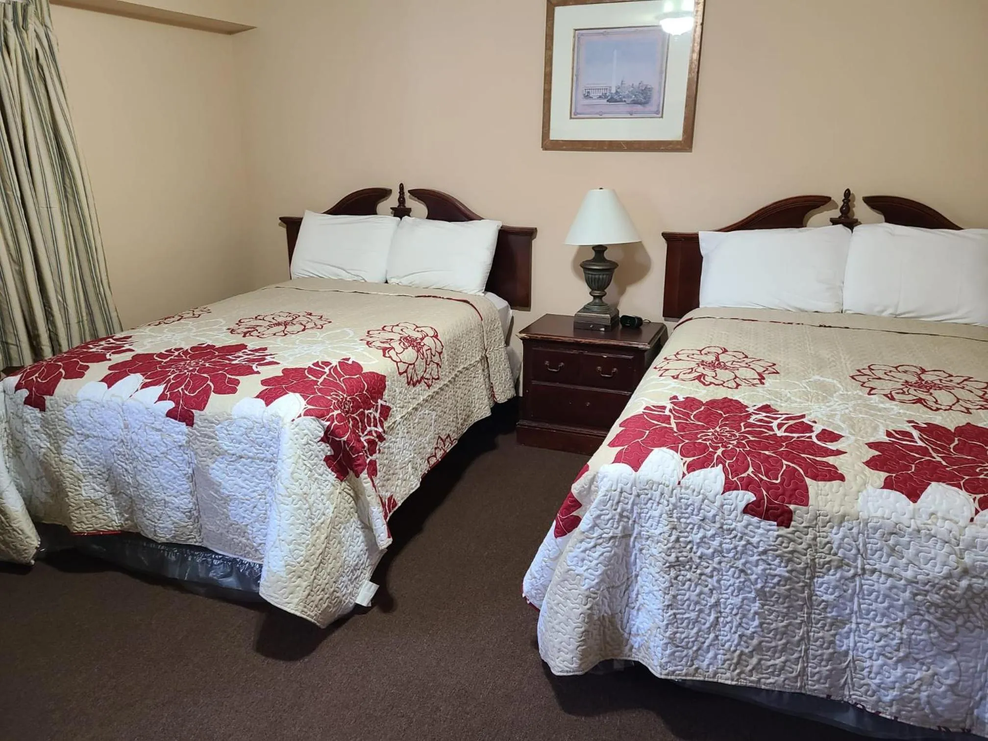 Bedroom, Bed in Clarysville Motel