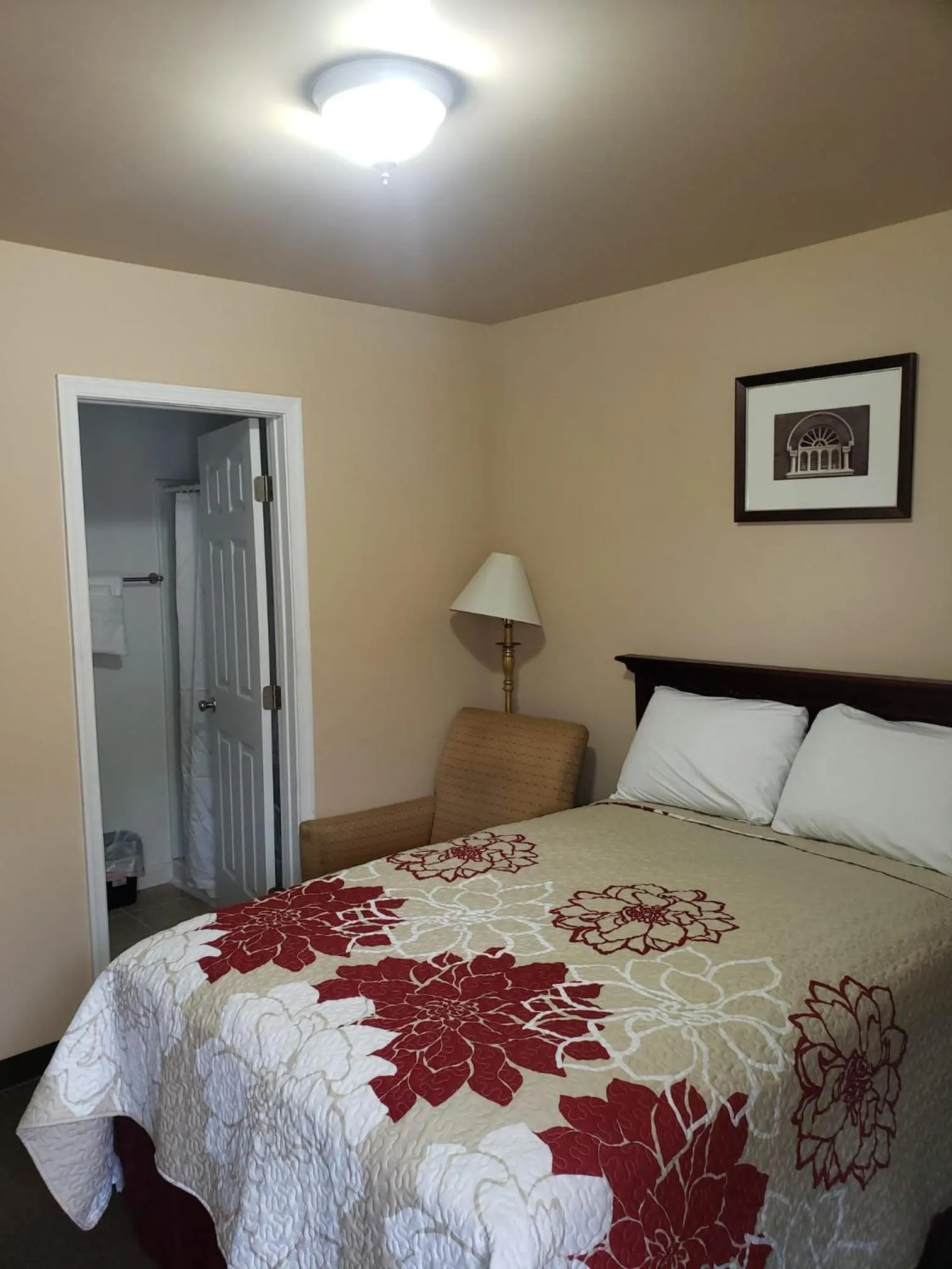 Bedroom, Bed in Clarysville Motel