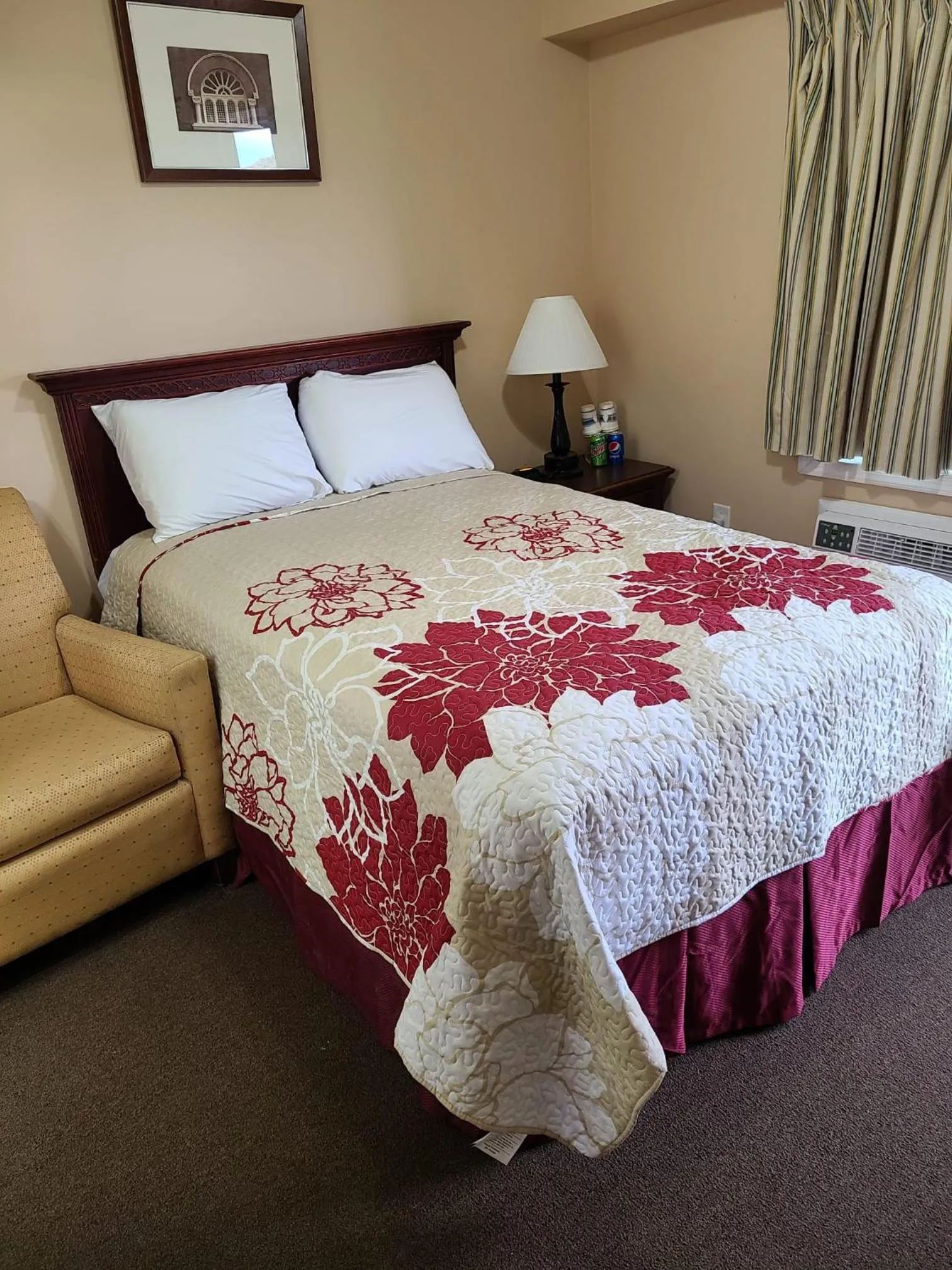 Bedroom, Bed in Clarysville Motel